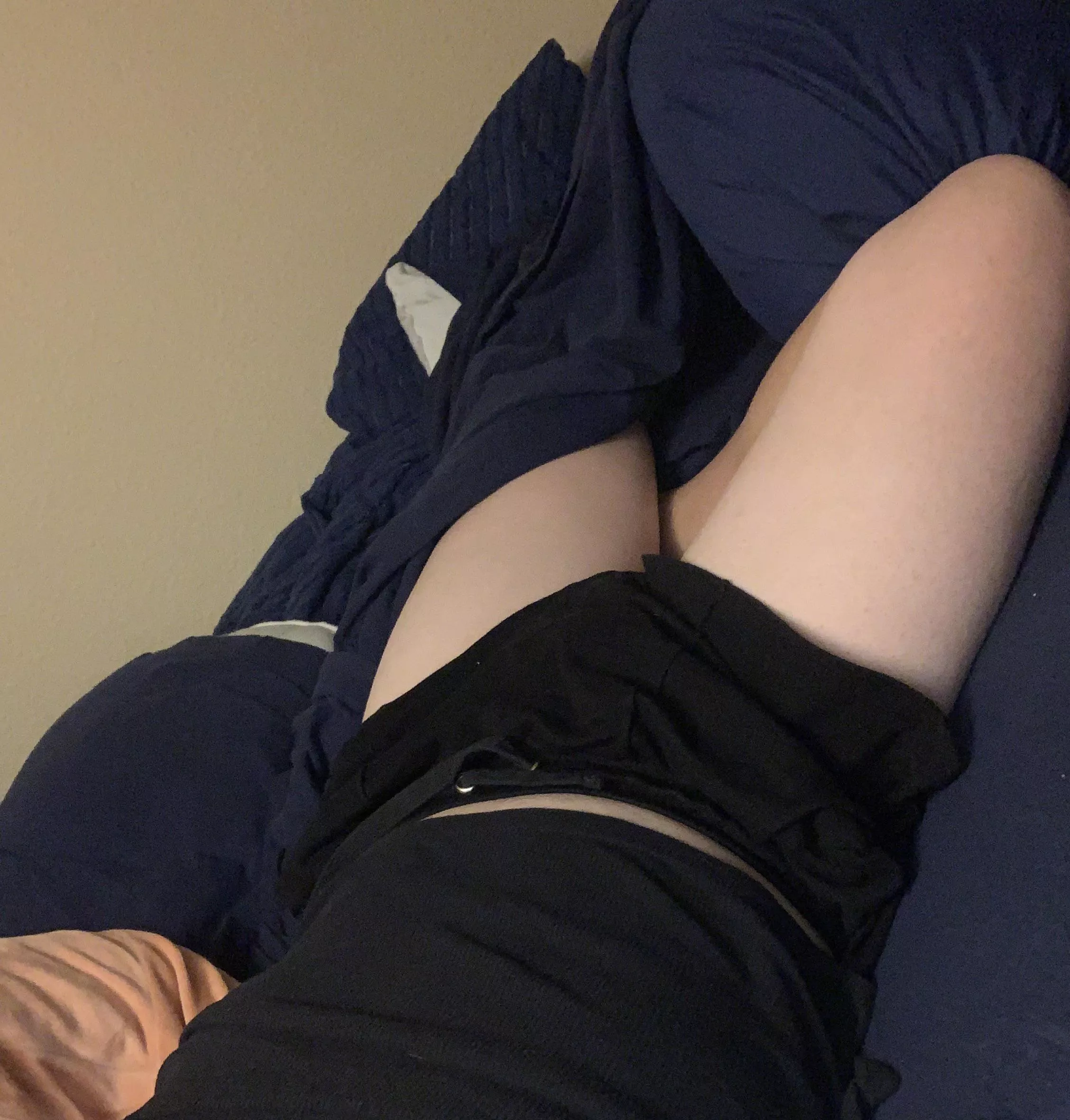 Anyone wanna compare with me and my smooth femboy legs? I love outsizing straight boys 🥰