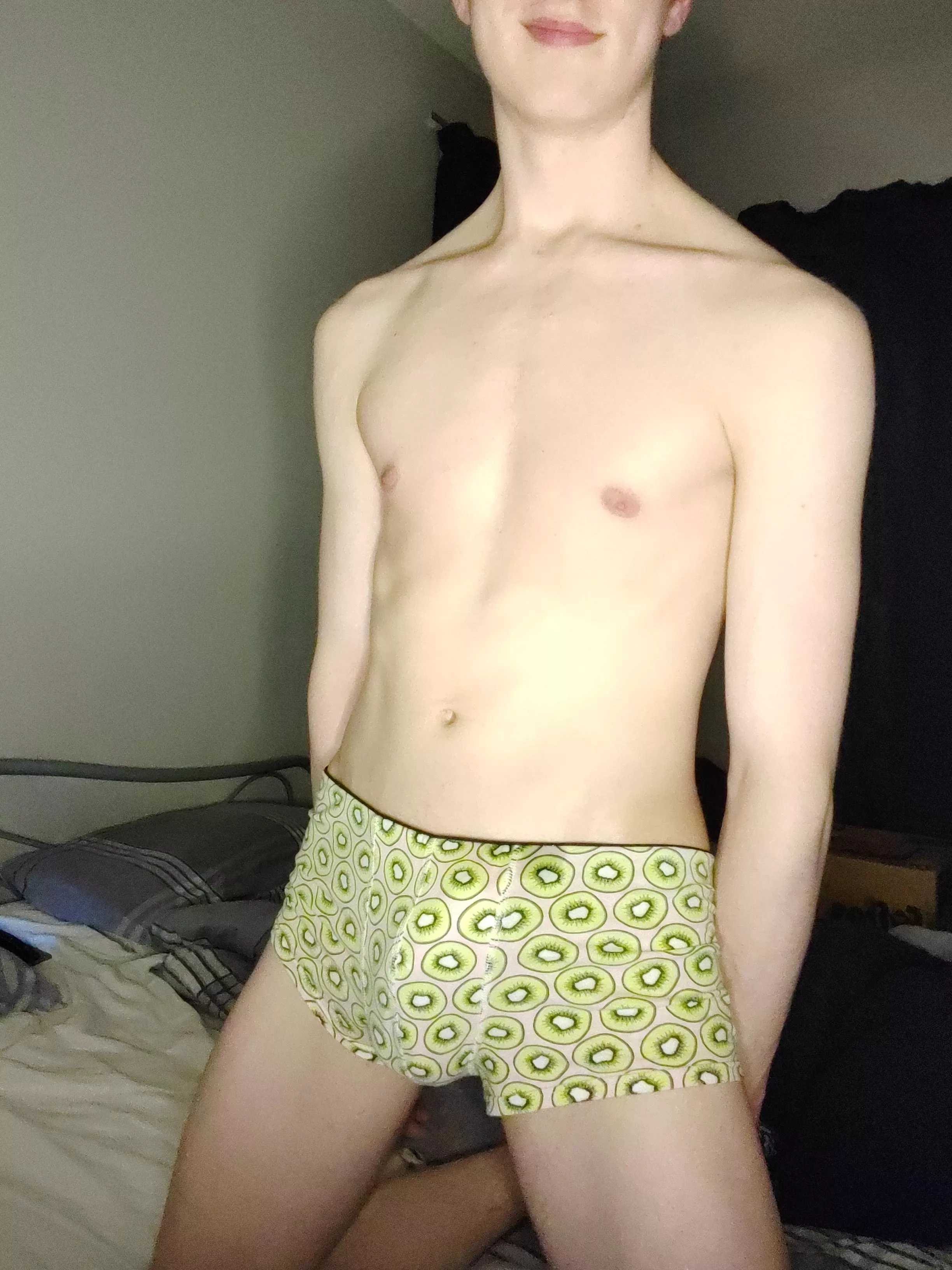 Kiwi with a bulge