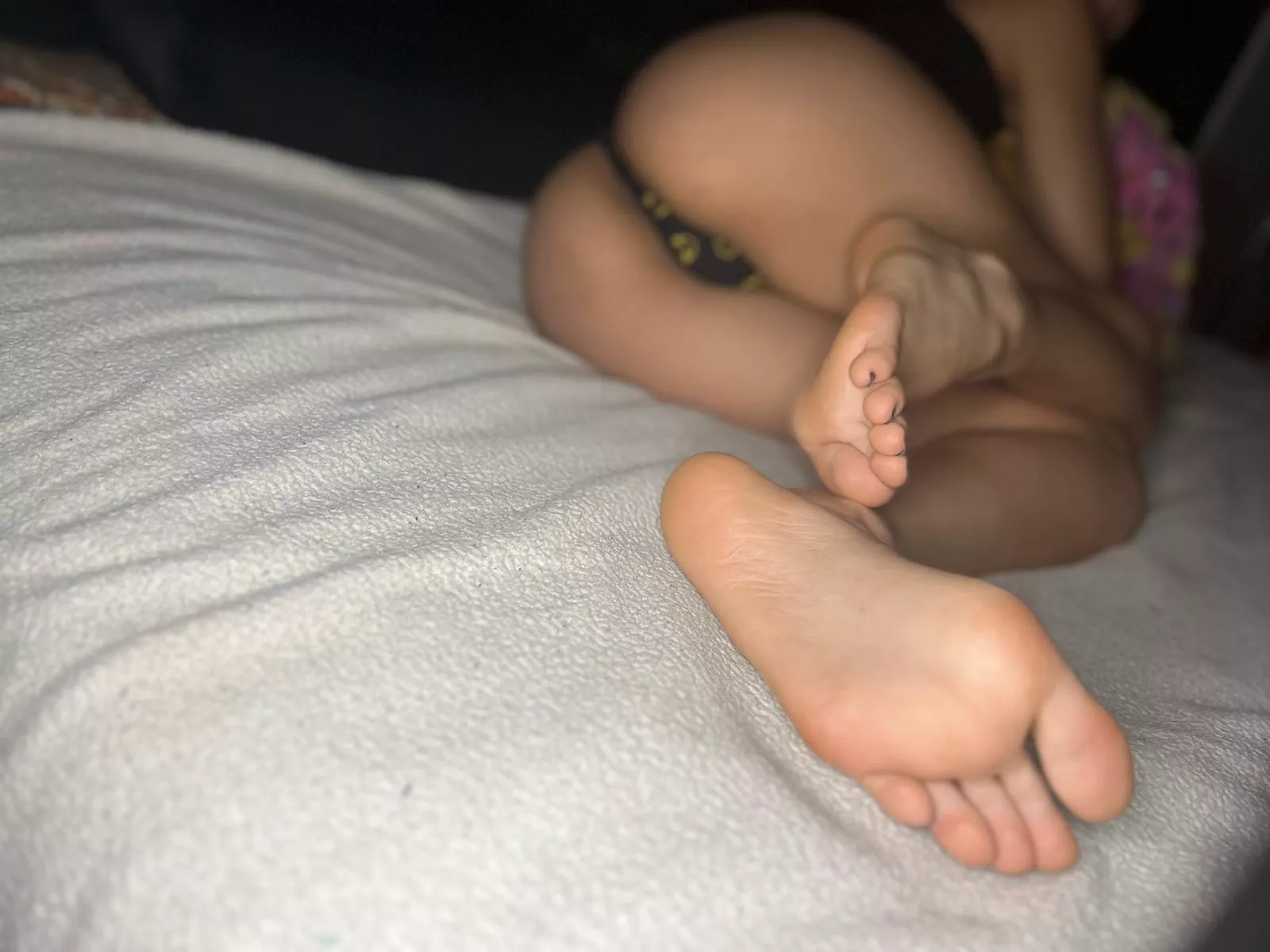 taste my feet and slap my ass 😳