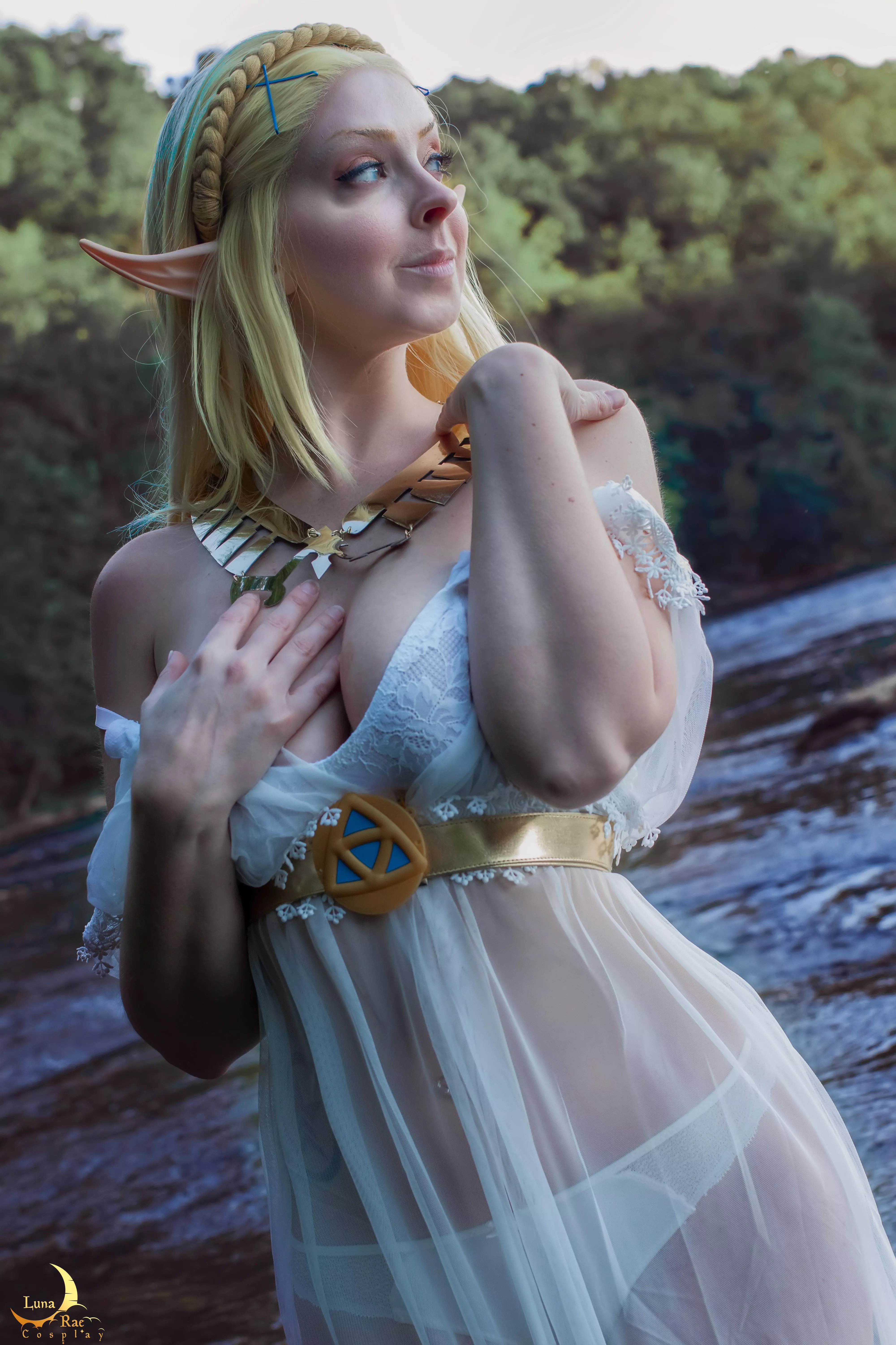 Exhibitionist BOTW Zelda by Lunaraecosplay[self]