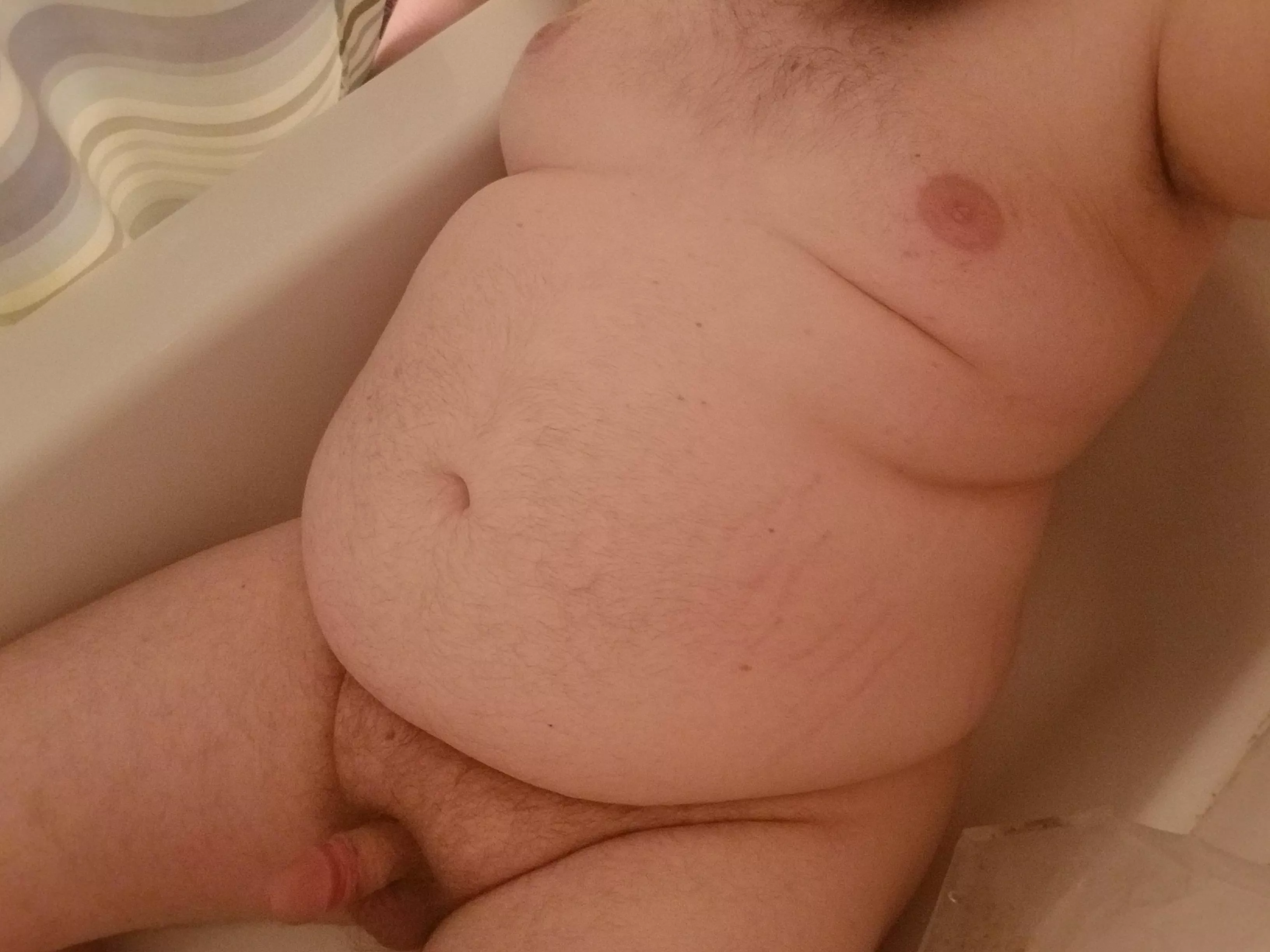 Gained some weight recently, thought I'd show how I fill out my tub as a first-time poster