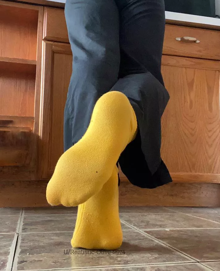 I love my yellow socks !