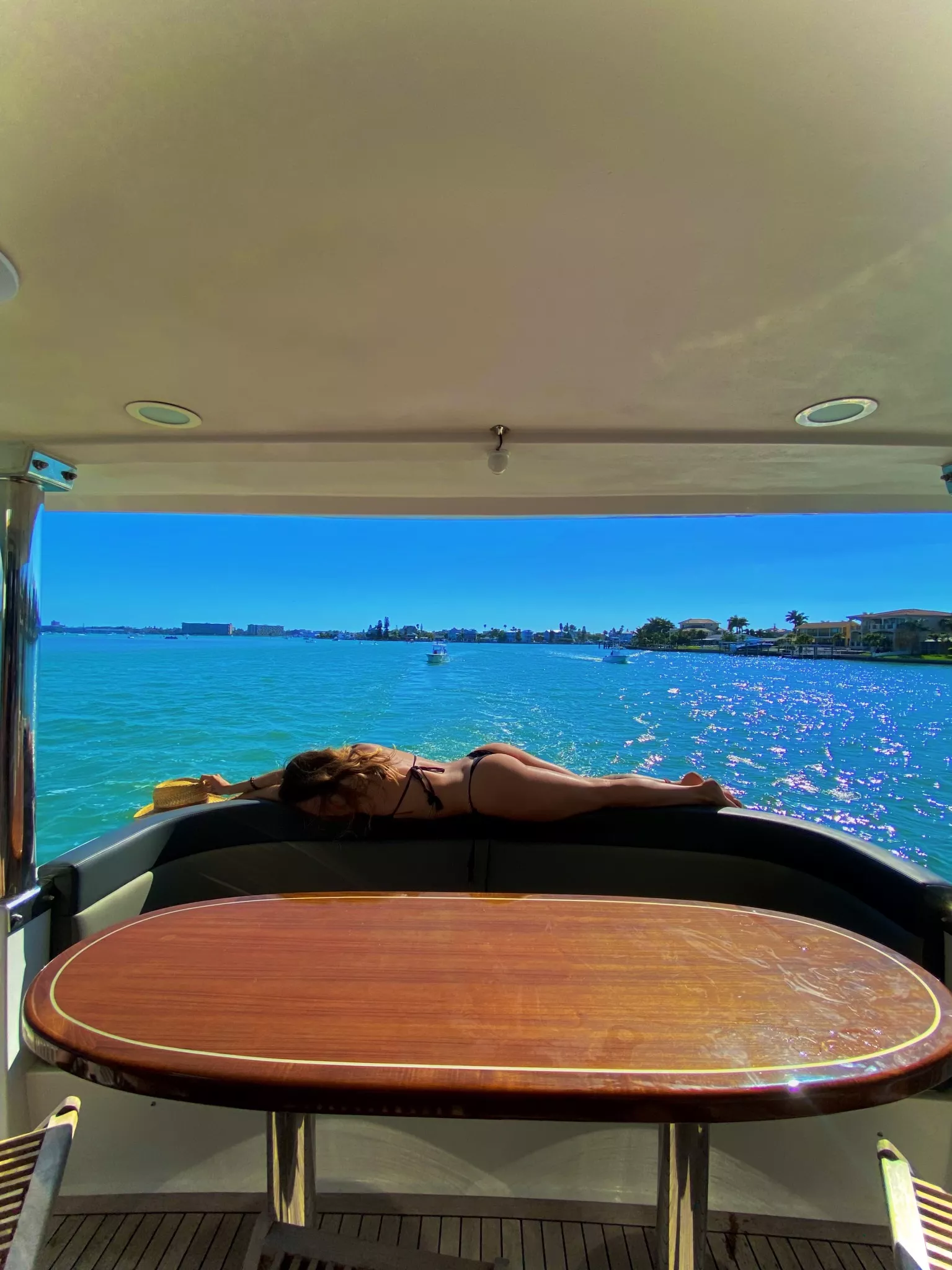 Laying out on the stern