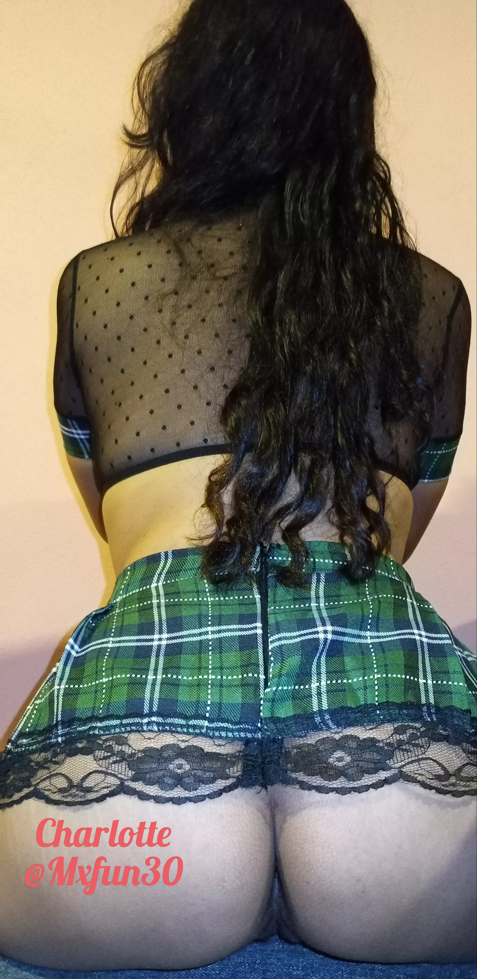 Schoolgirl need a sex lesson 😏