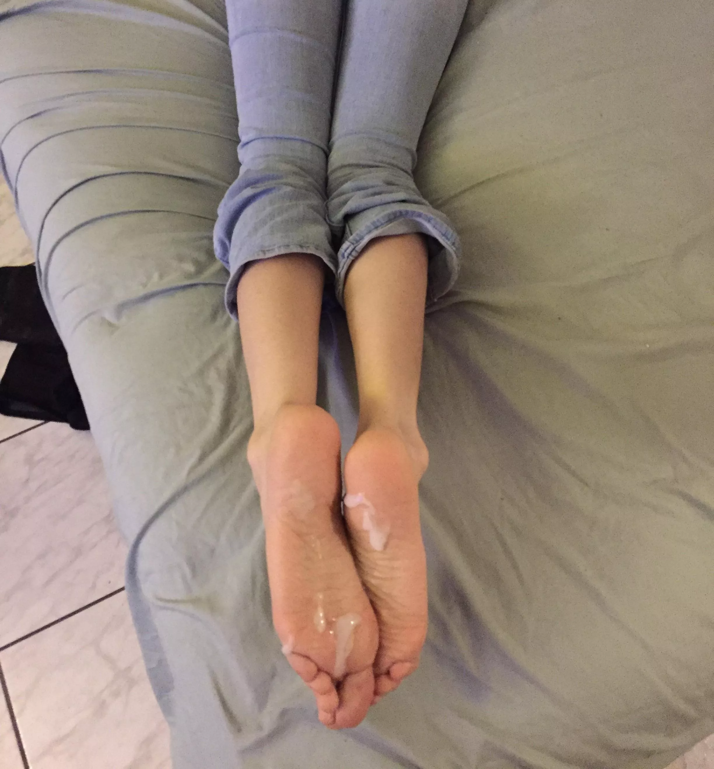 She drained my balls with her feet