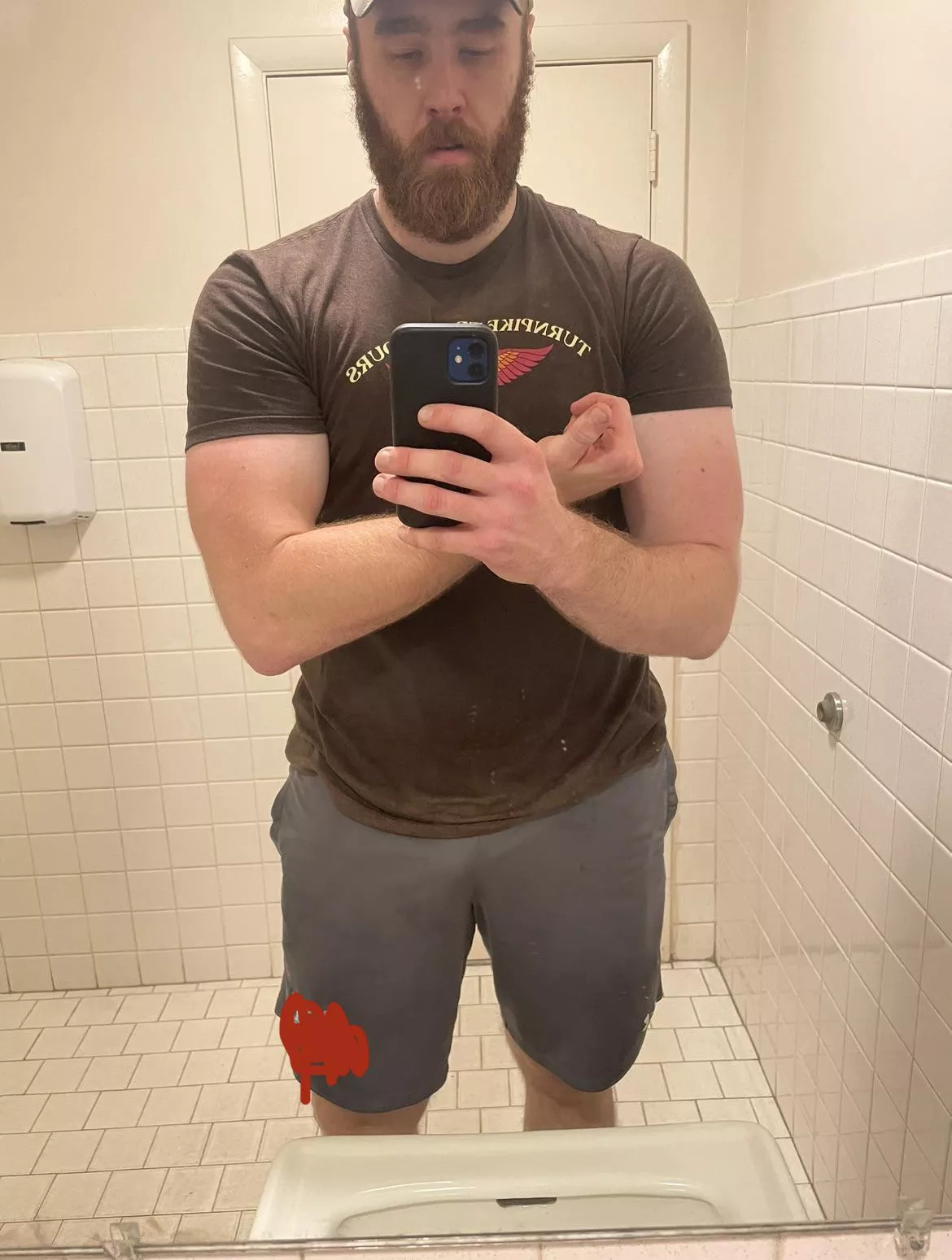 Showing off my pump at the gym this AM. Most people would never guess that I’m bi 🤷‍♂️