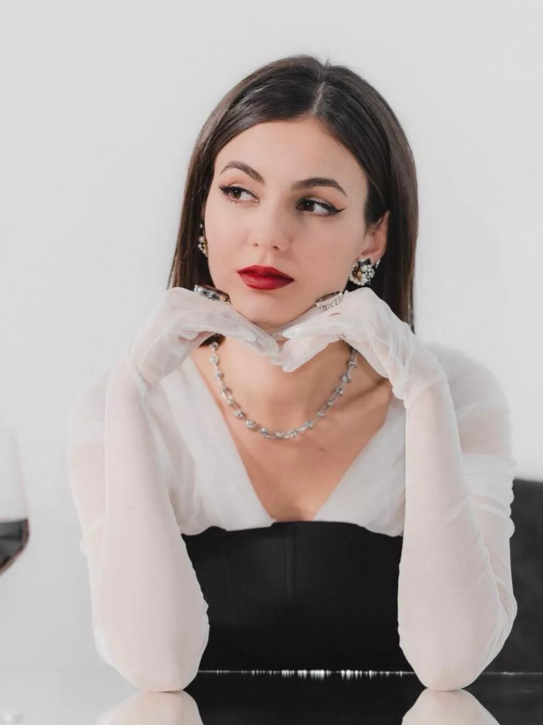 Victoria justice rocking red lips