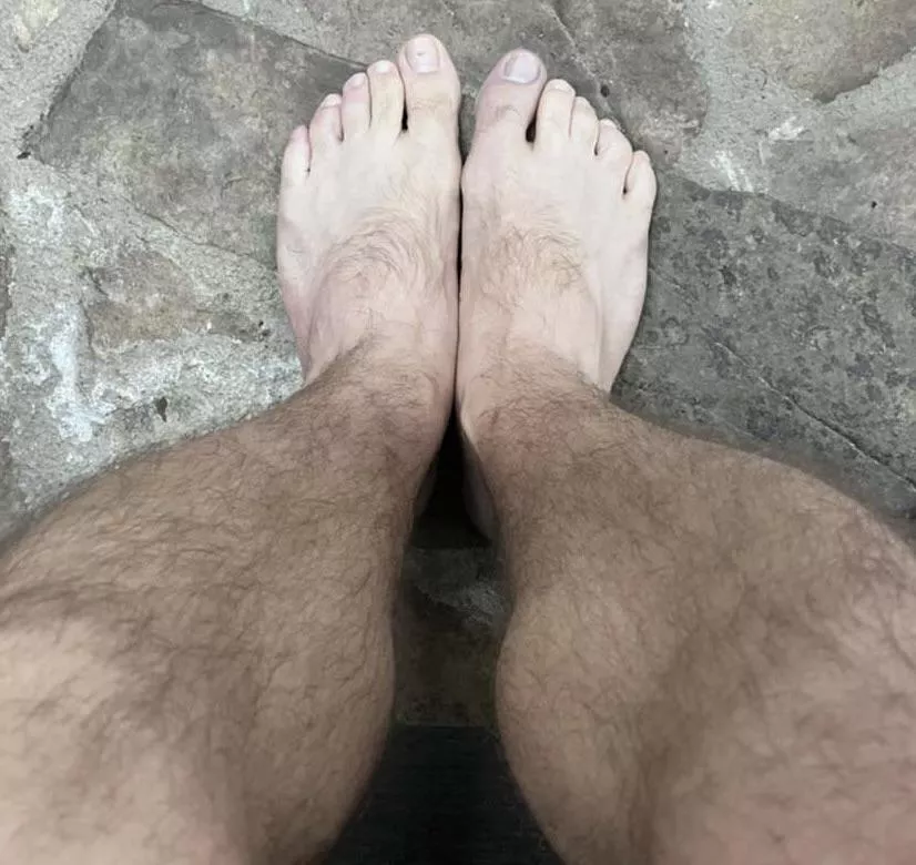 Anyone else love my best friendâ€™s feet like me?