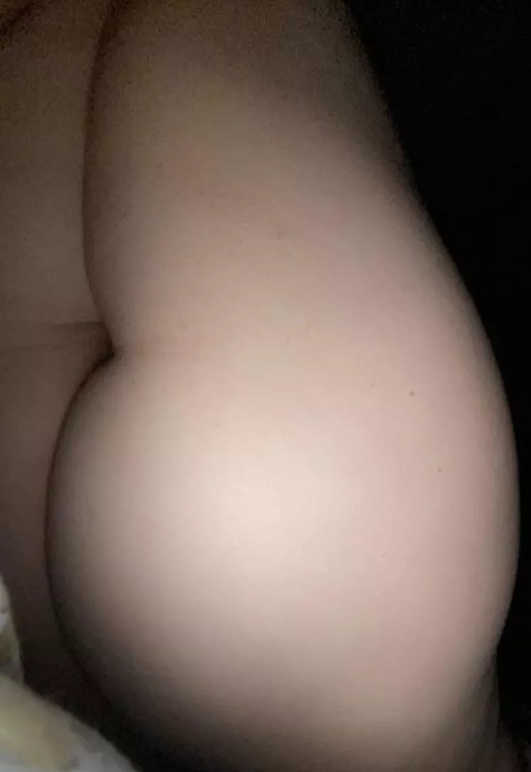 Cum on my chubby ass ðŸ¤¤ðŸ¤“ðŸ˜ˆ