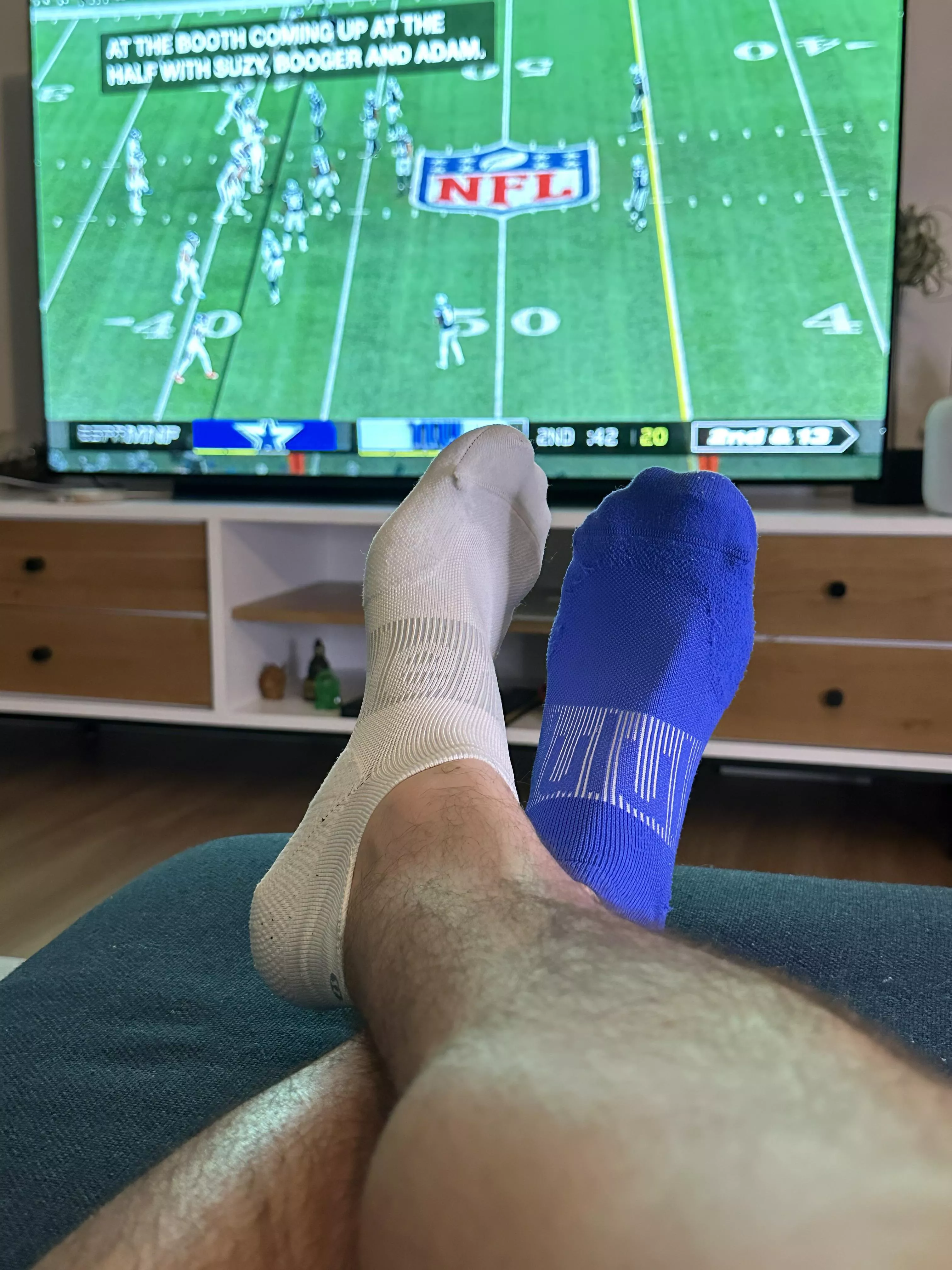 Giants better pick it up in the second half. Either way, I’ll let you have at these feet during halftime. 😏🏈