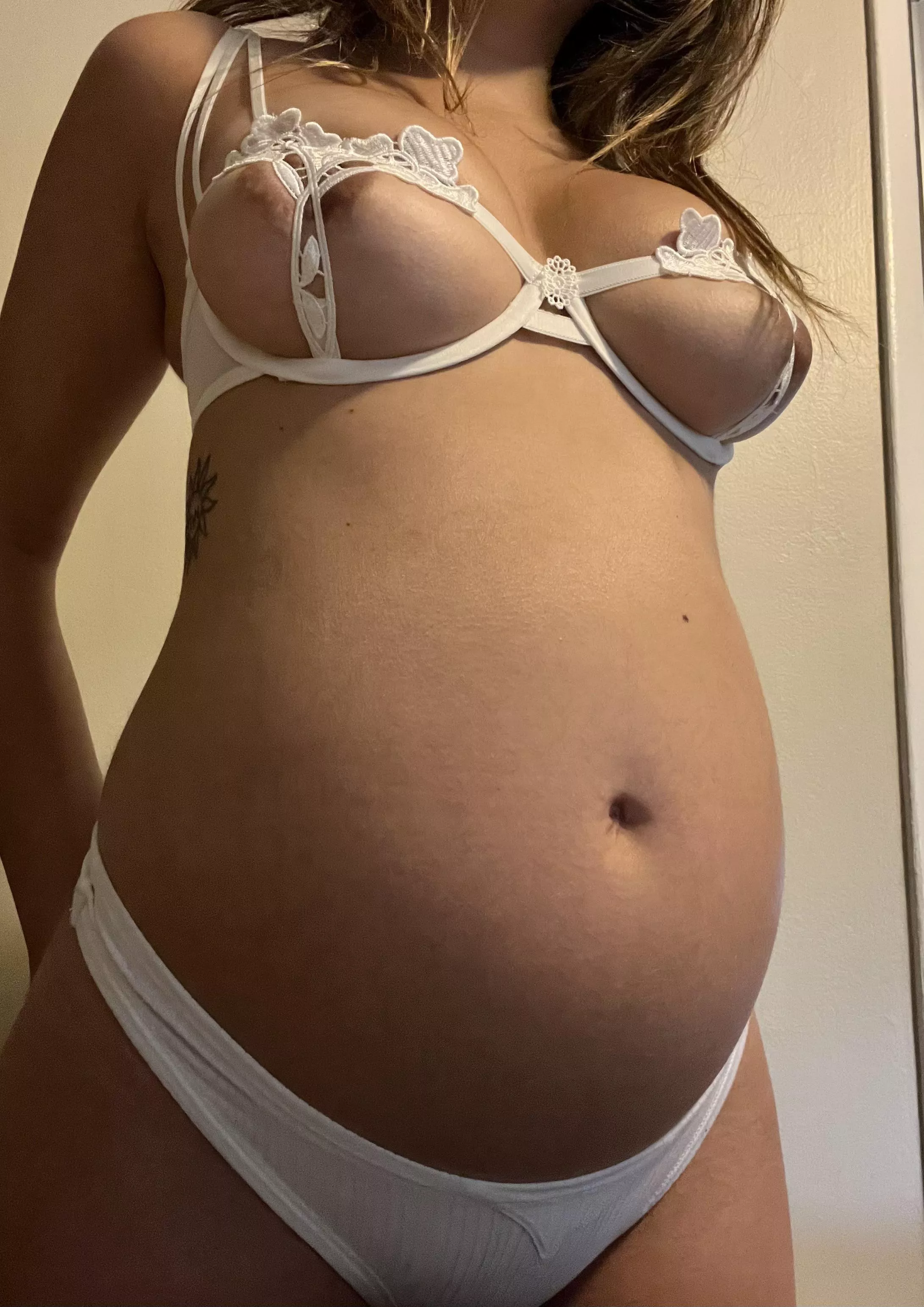 Pregnant tits donâ€™t fit in my sexy little bras anymore :(