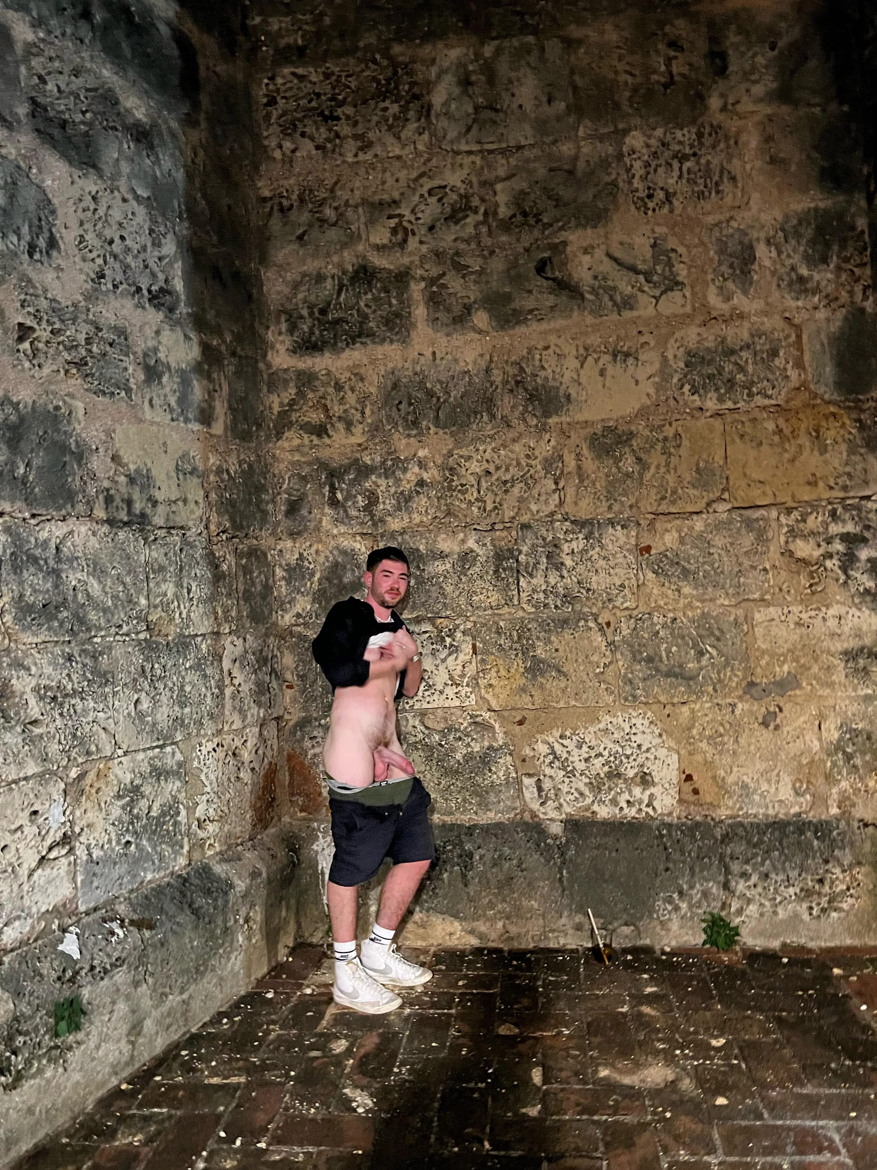 pulling my cock out next to a castle 🙈