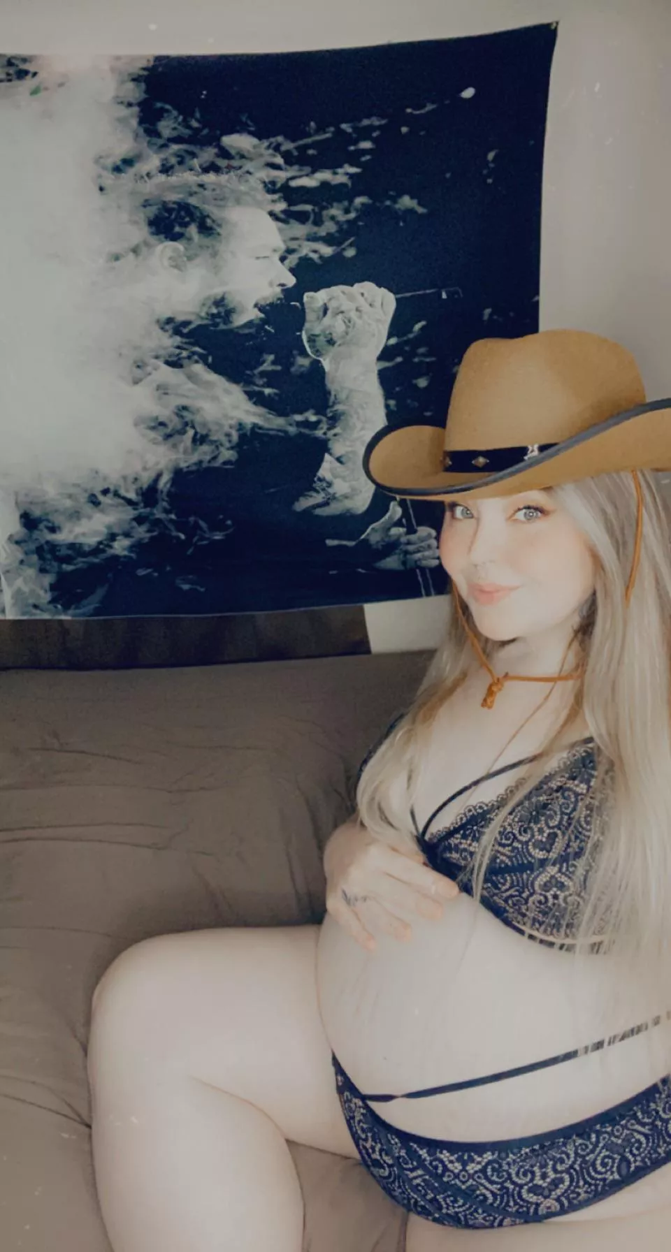 This pregnant cowgirl still loves to ride ðŸ˜˜ðŸ†ðŸ¤¤ yeehaw ðŸ¤ 