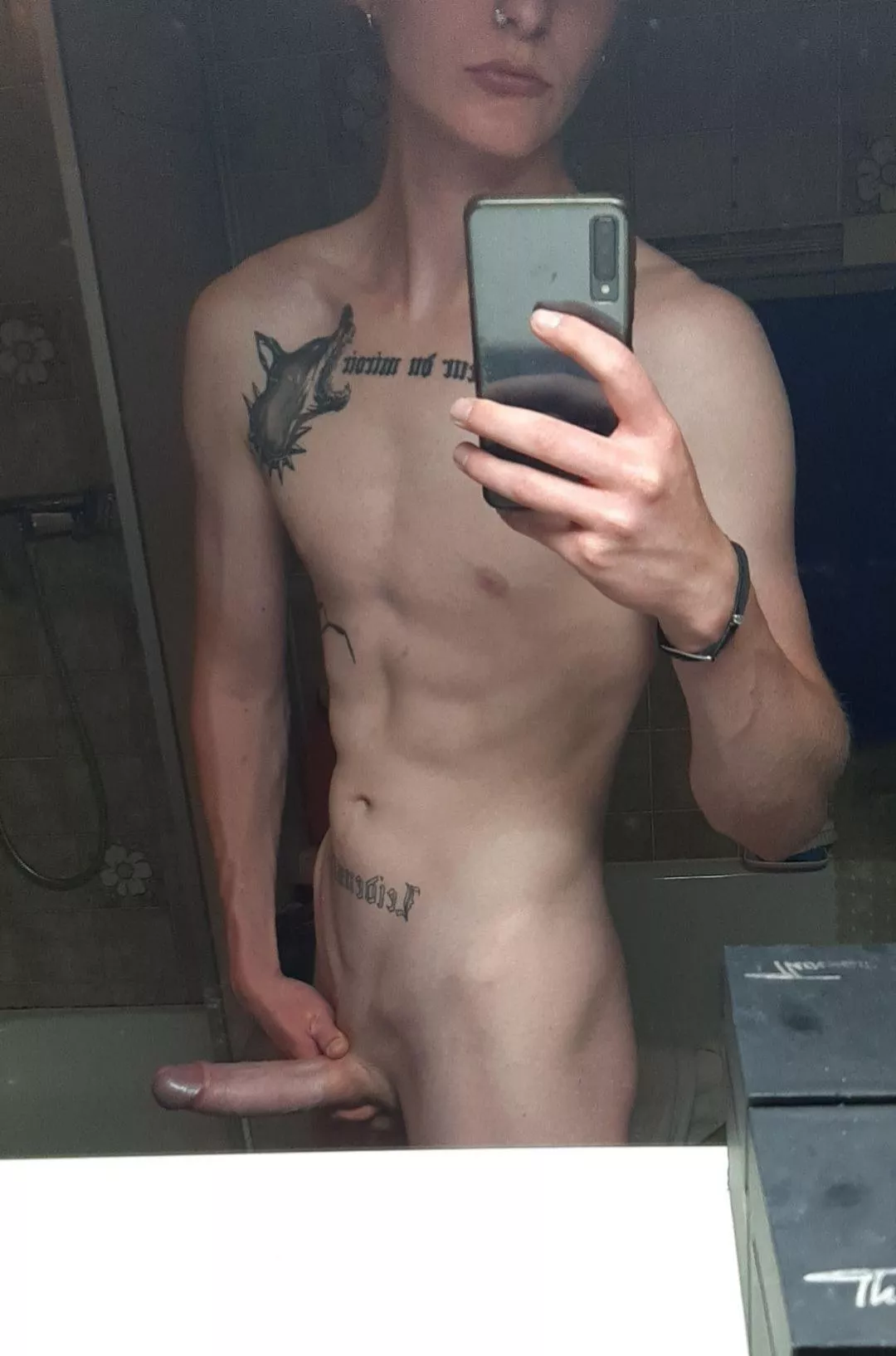 (19, 6'4) searching for a sub twink/femboy