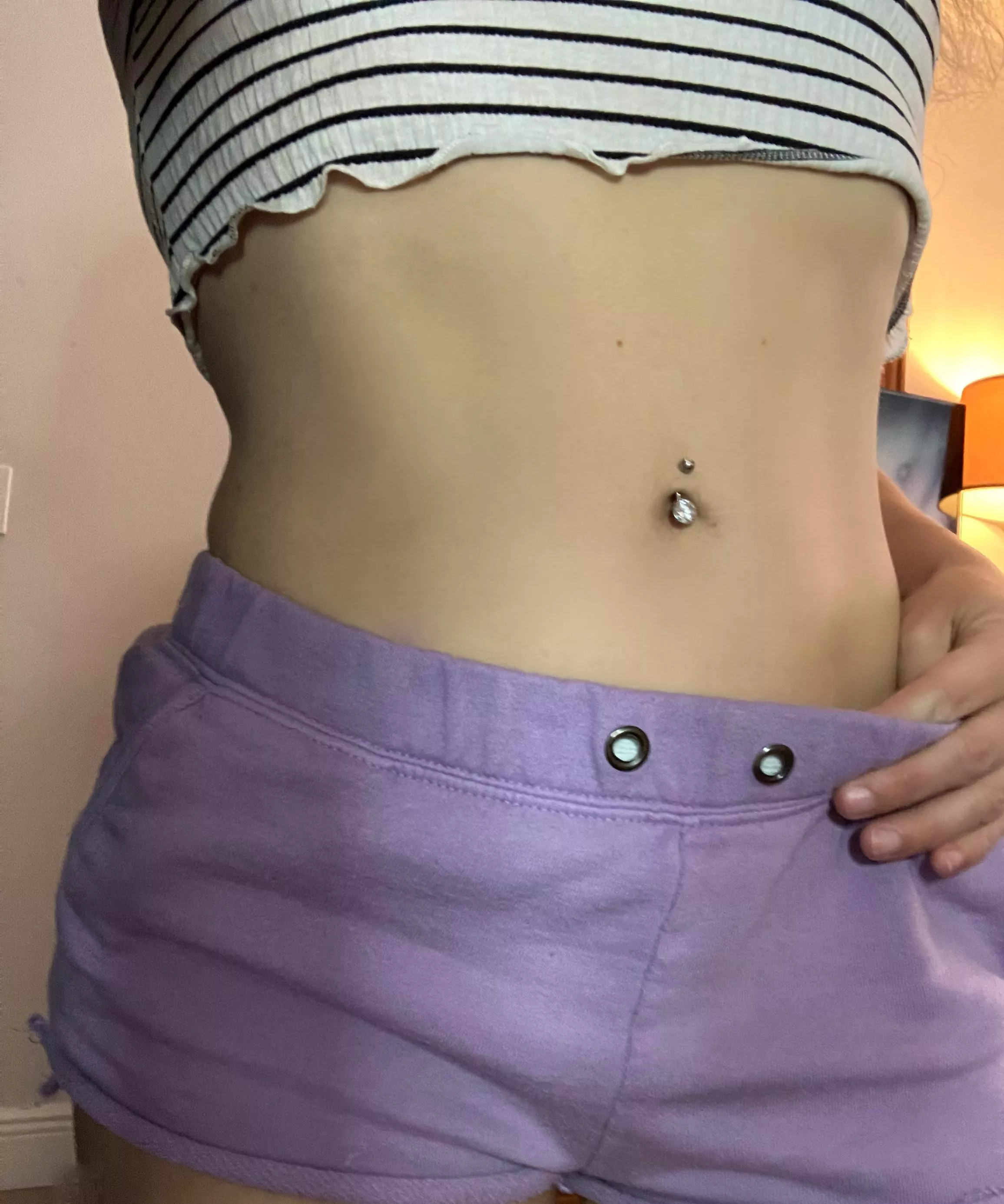 Crop tops and belly buttons