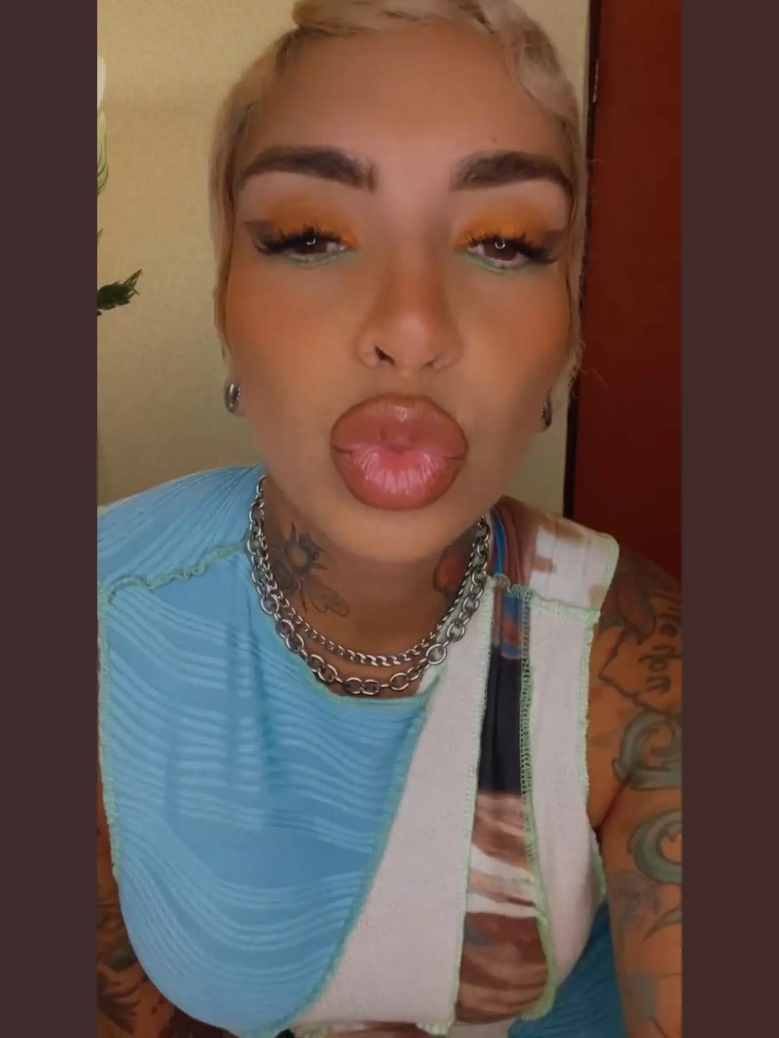 Her lips are perfect🤤🤤😫