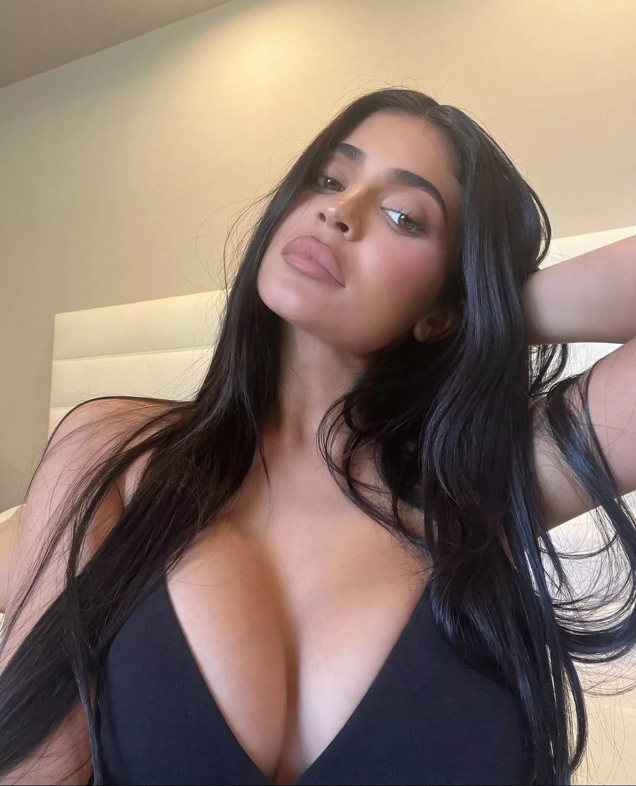 I want to drown Kylie Jenner in cum