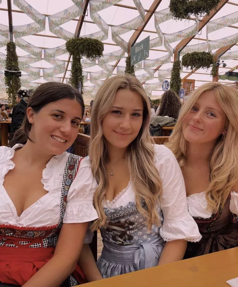 Oktoberfest girls