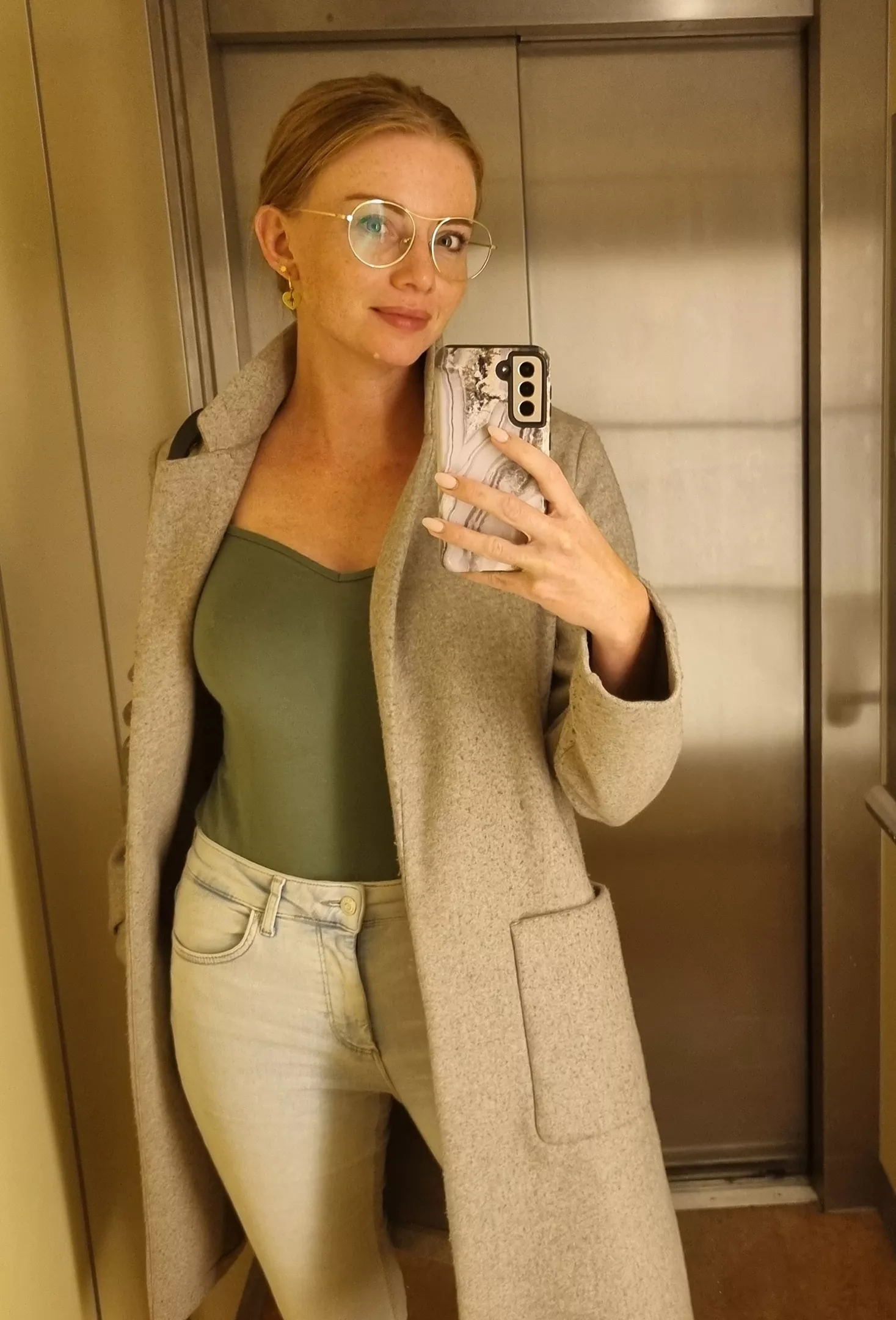 Spectacular wednesday - elevator selfie