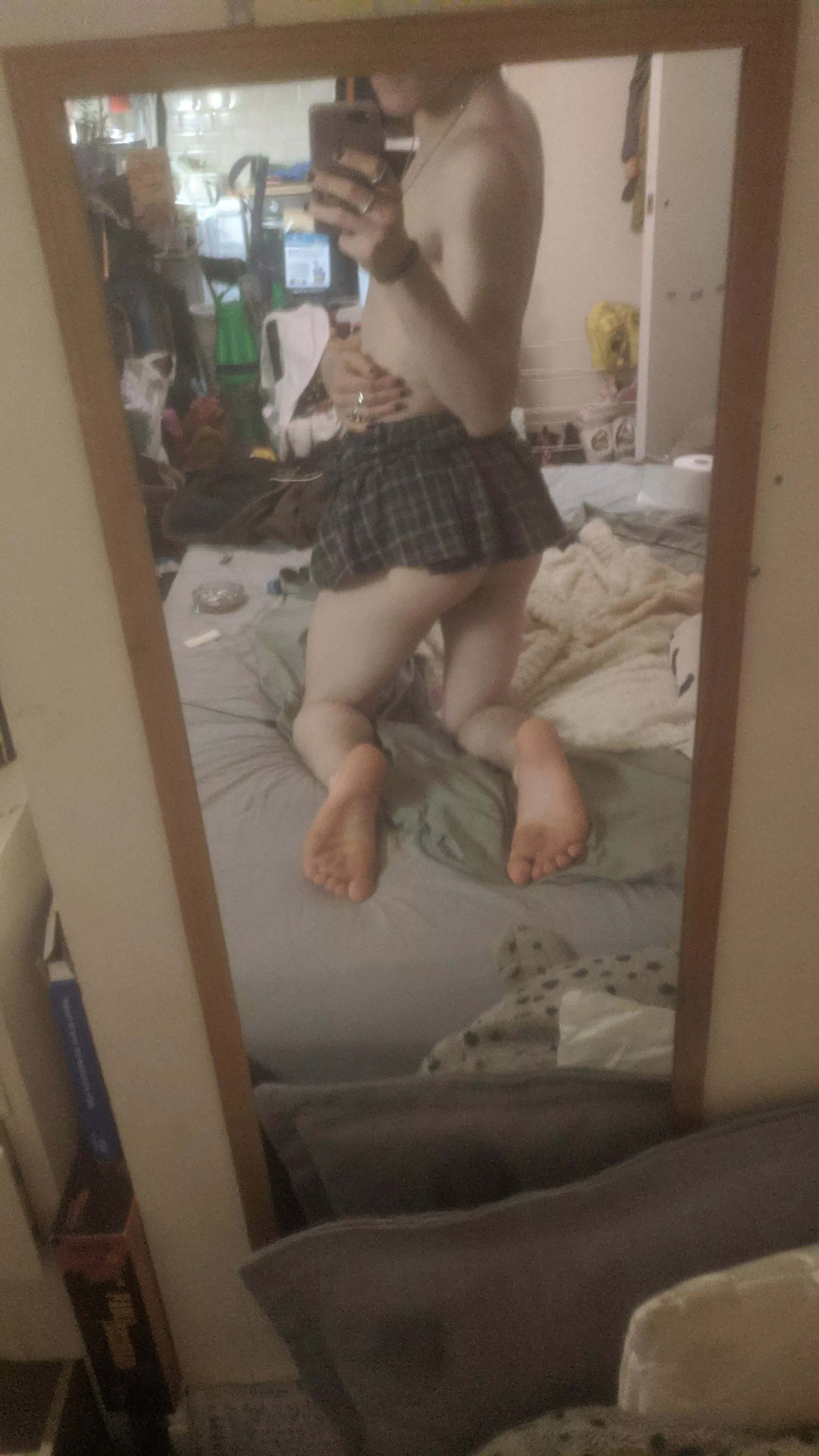 (18) femboy feet