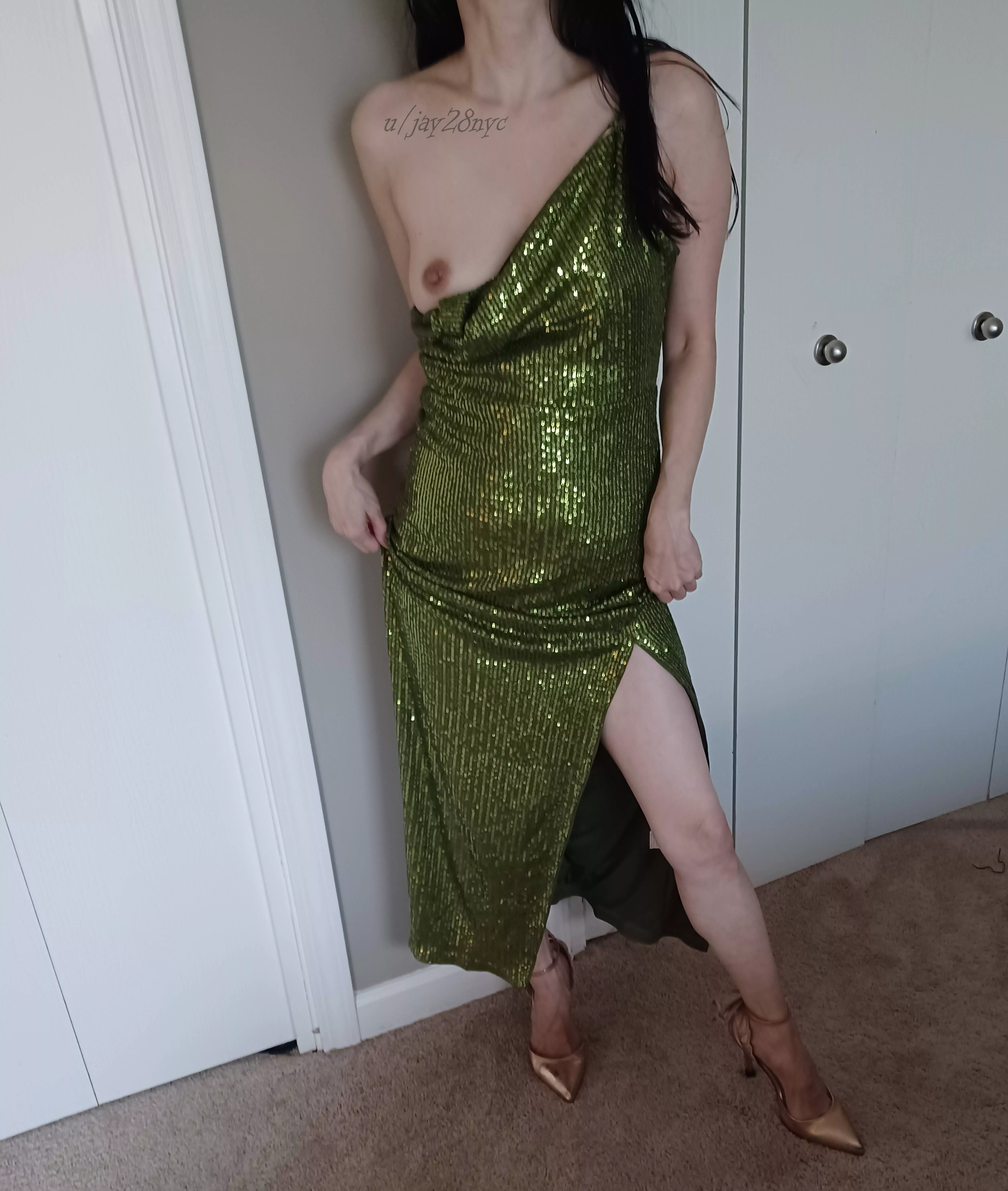 Gold heels and sequin dress fun (F) [OC]