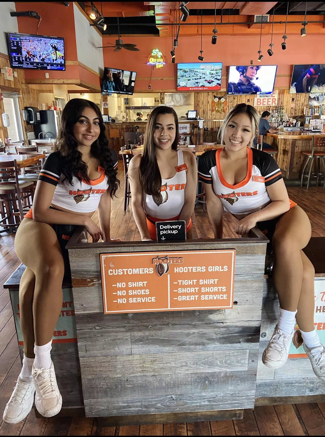 hooters