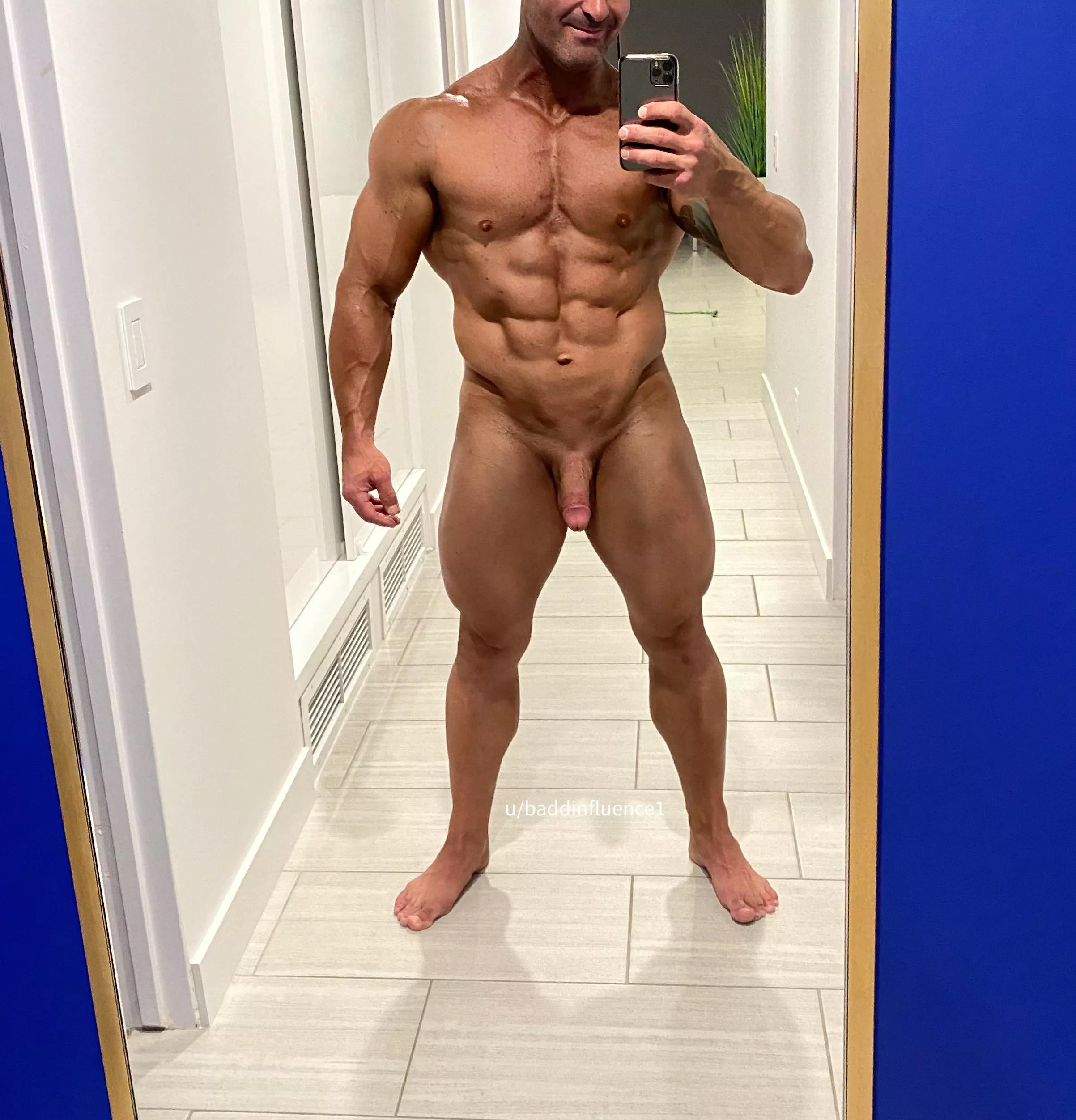 Post workout and tan. Now I’m horny! 44(m)