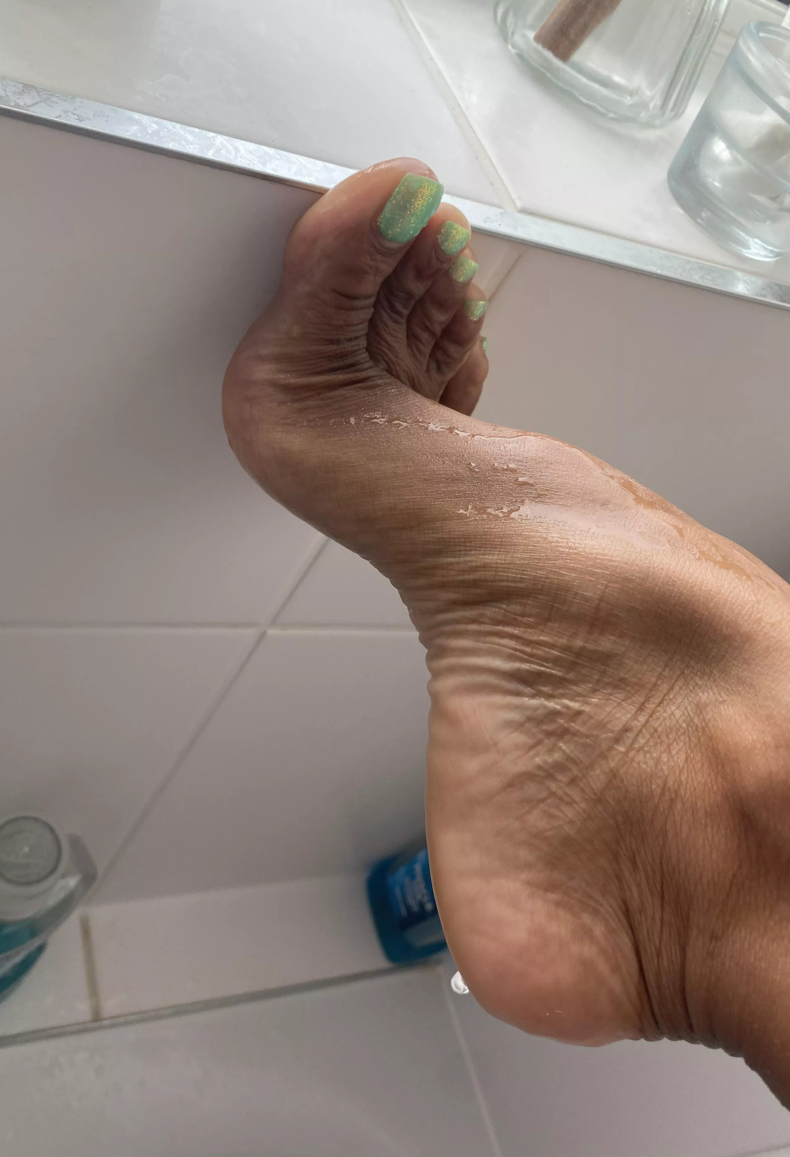 Shower feet ðŸ’‹ðŸ’š