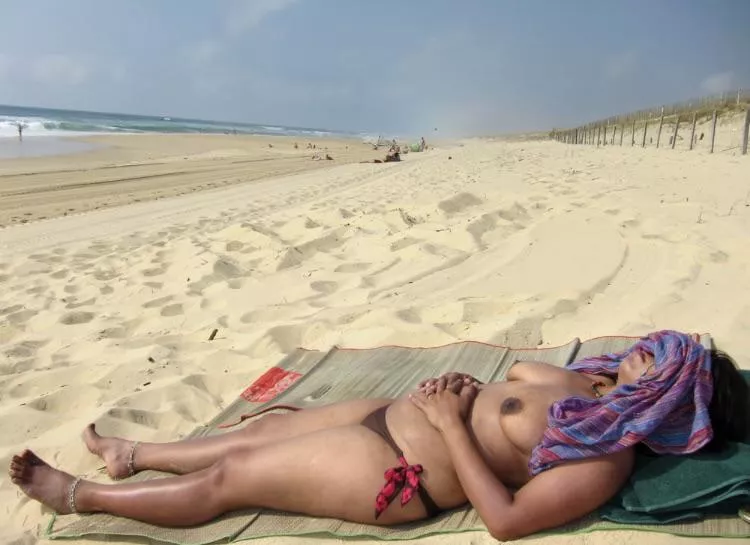 Wanna take a nap with MILF F47 on the beach.