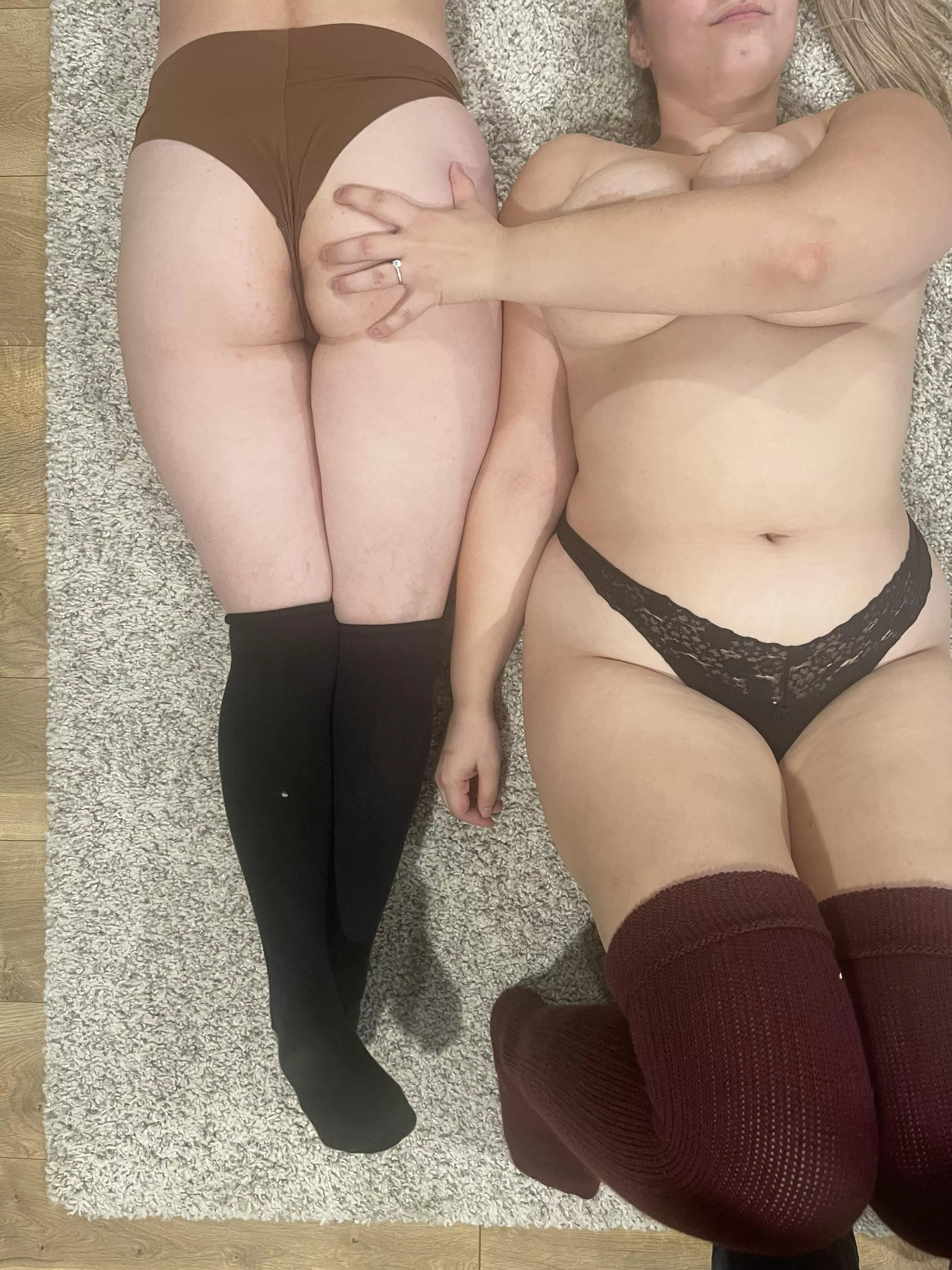 Who wears them better? 😏 [F][F]