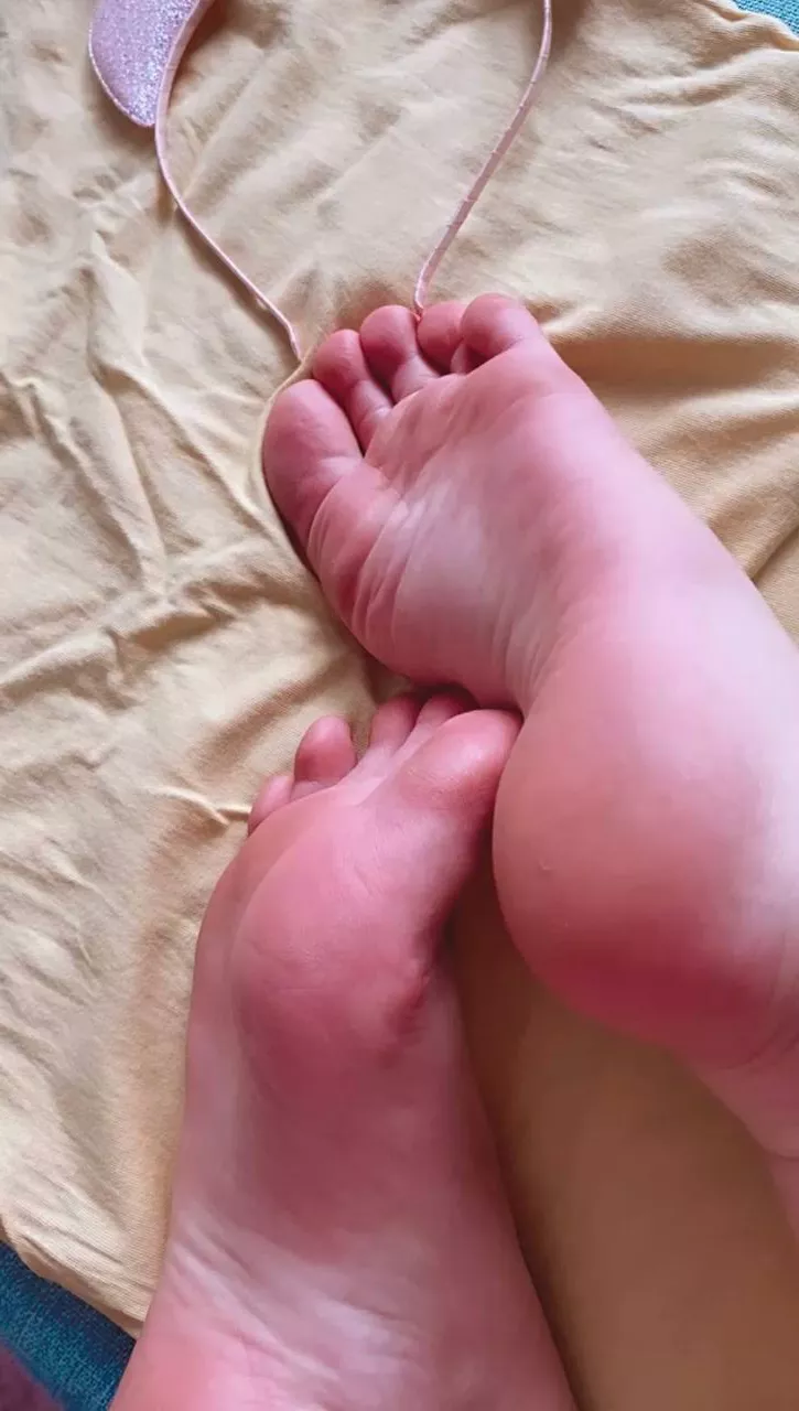 Would you lick every single my toe?