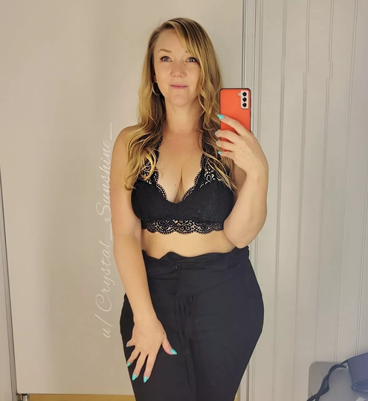 Would you risk getting caught in the dressing room with a Milf? [F48]