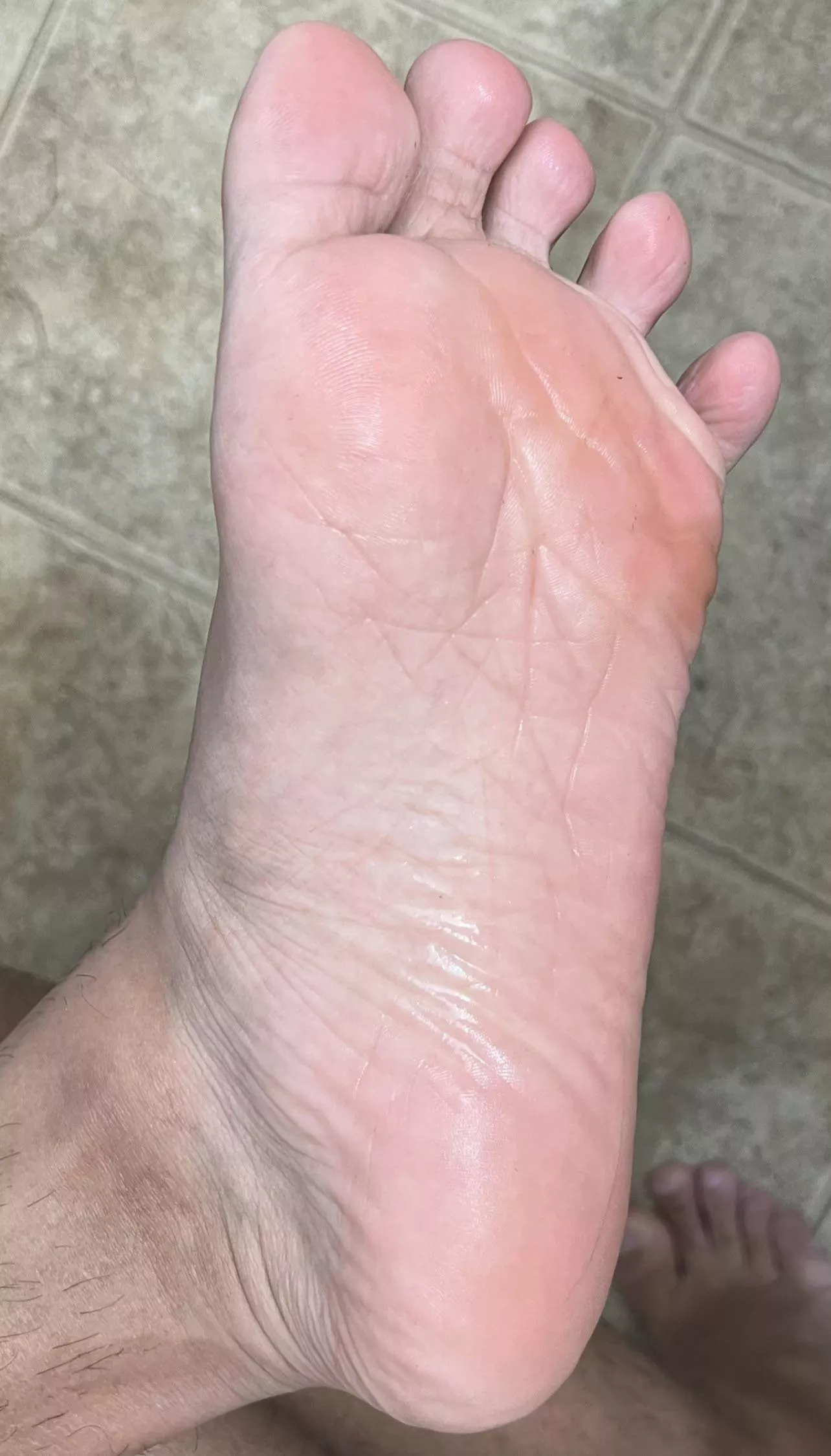 25m Connecticut-If you can get my Feet this wet hmu I want you to slurp on my Feet & lick every inch of them until is all cover with your spit. To me that means that you tasted my cheese feet (If by any chance youâ€™re a straight guy with a Foot Feti