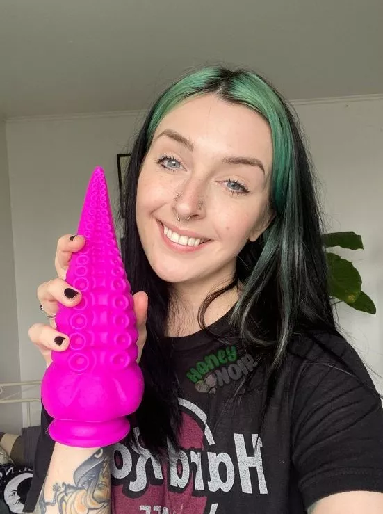 Absoultely love the TENTACLE suction! 🥵