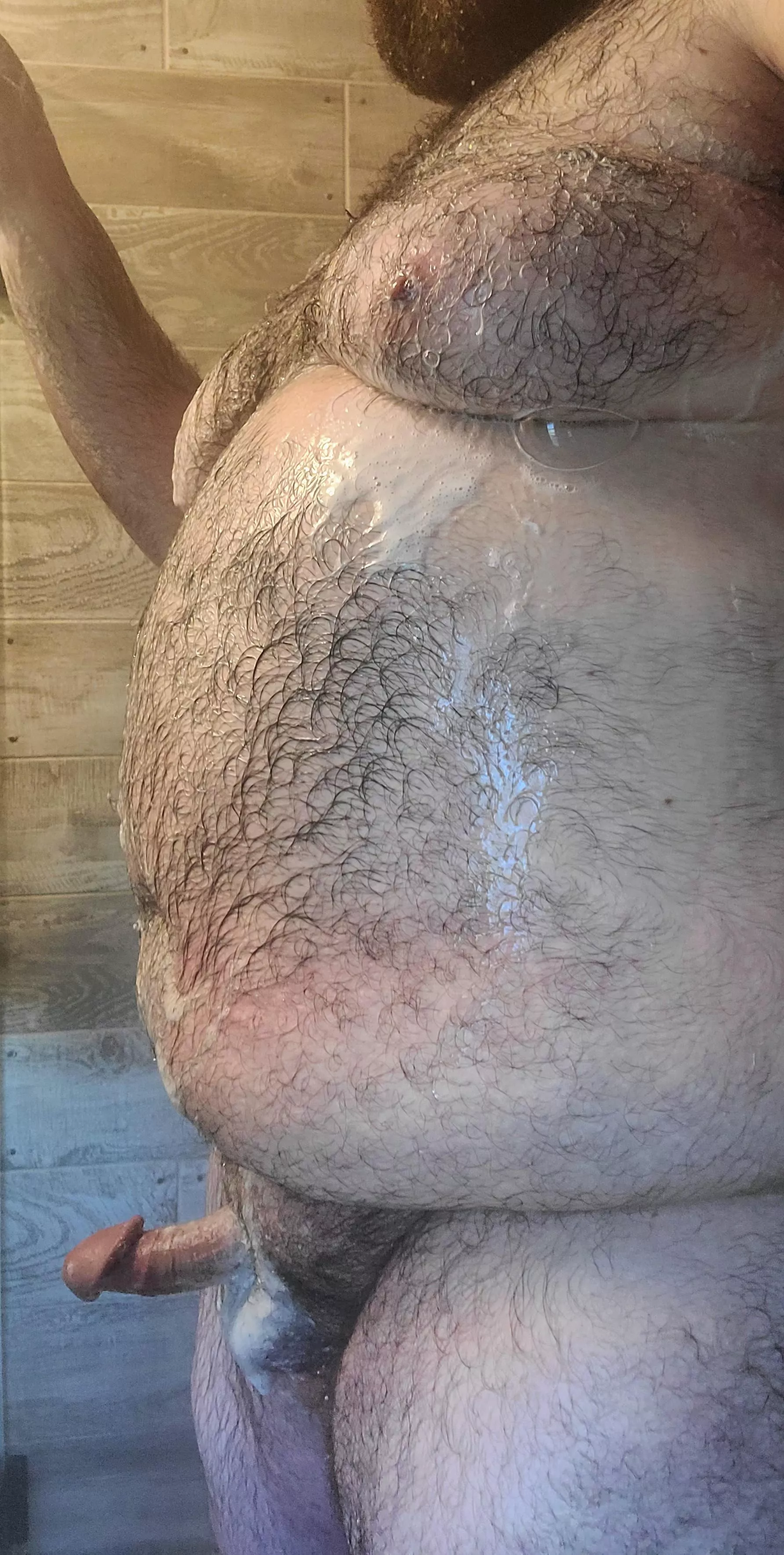 Anyone like a soapy chubby guy?