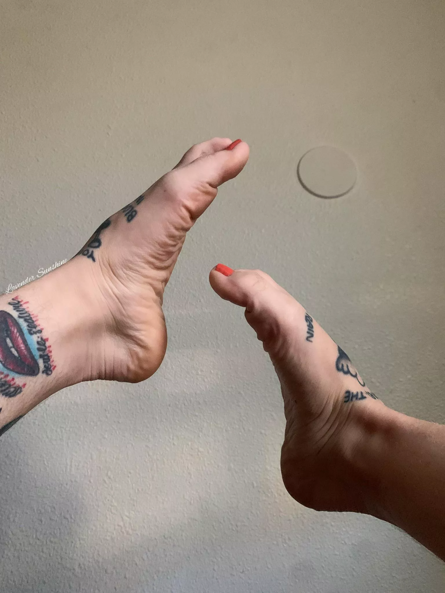 Could these tattooed feet turn you on?