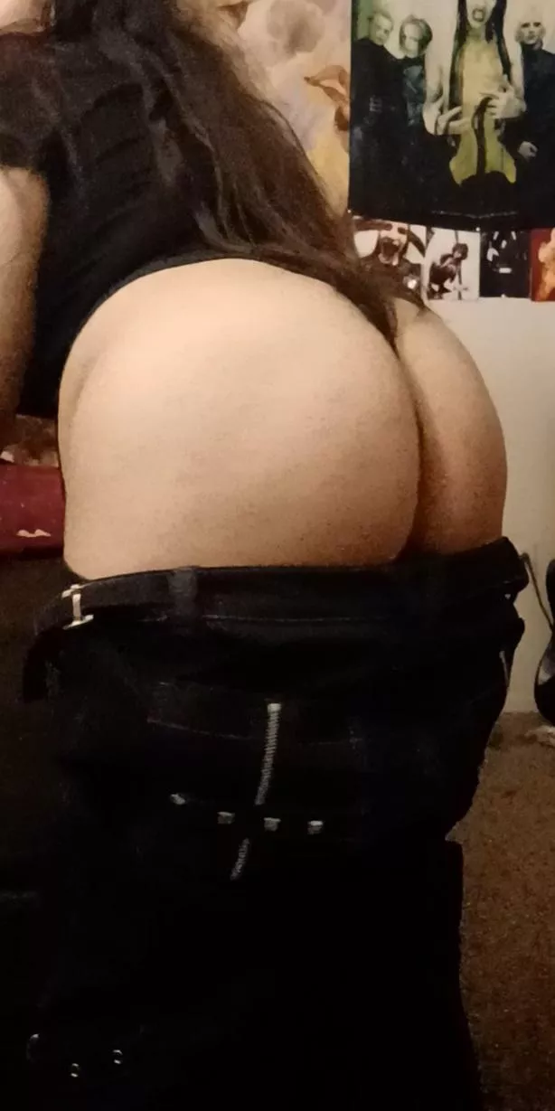 goth ass in tiny thongs~♡