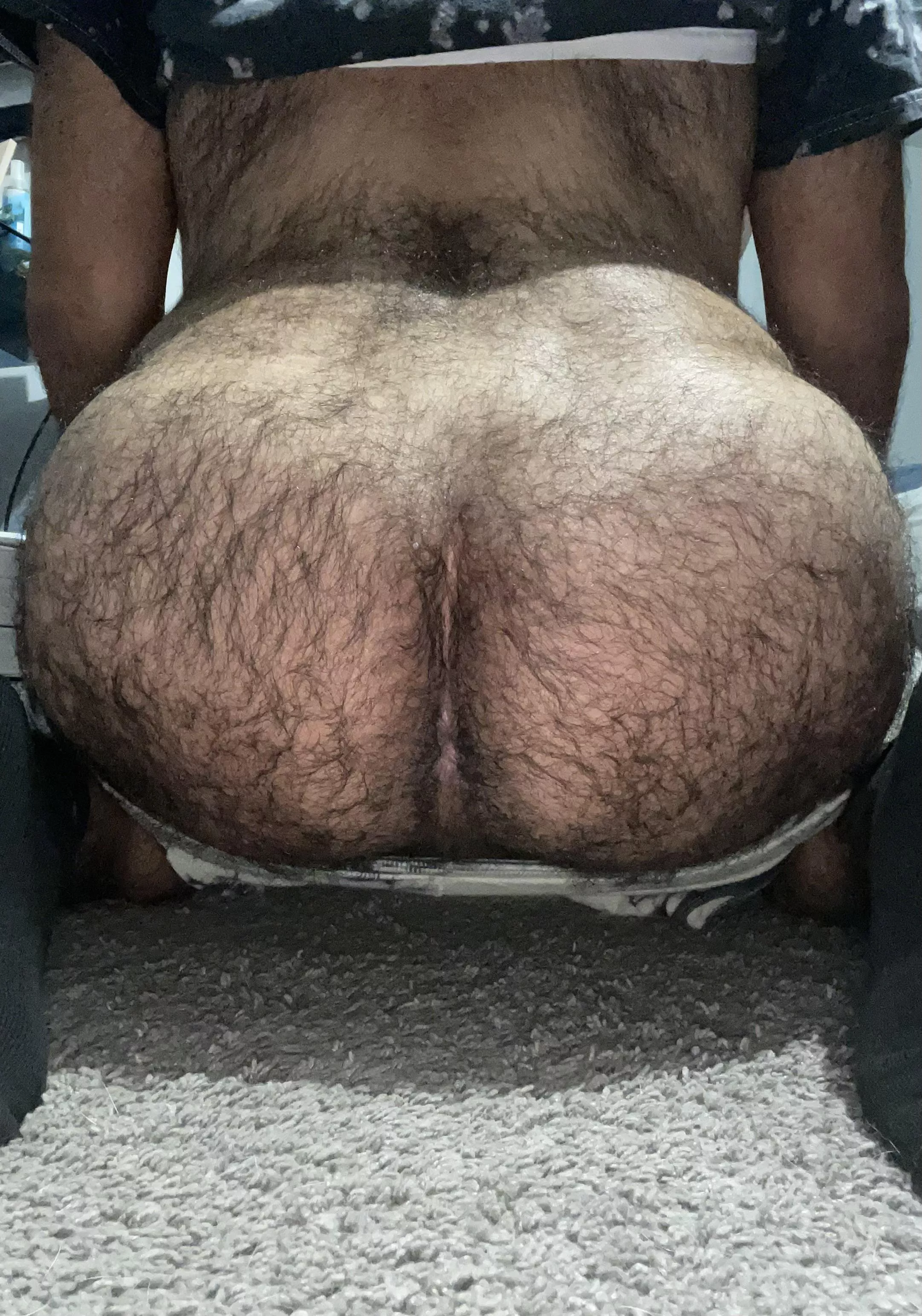 Hairy man ass anyone??