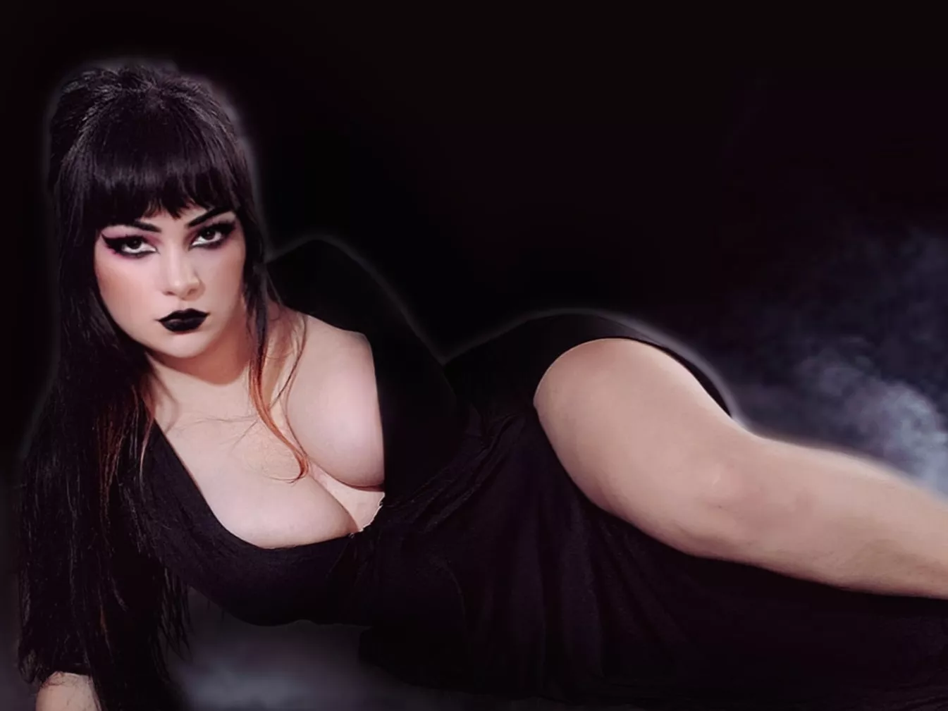 I dressed up as elvira, the ultimate goth slut queen ðŸ–¤