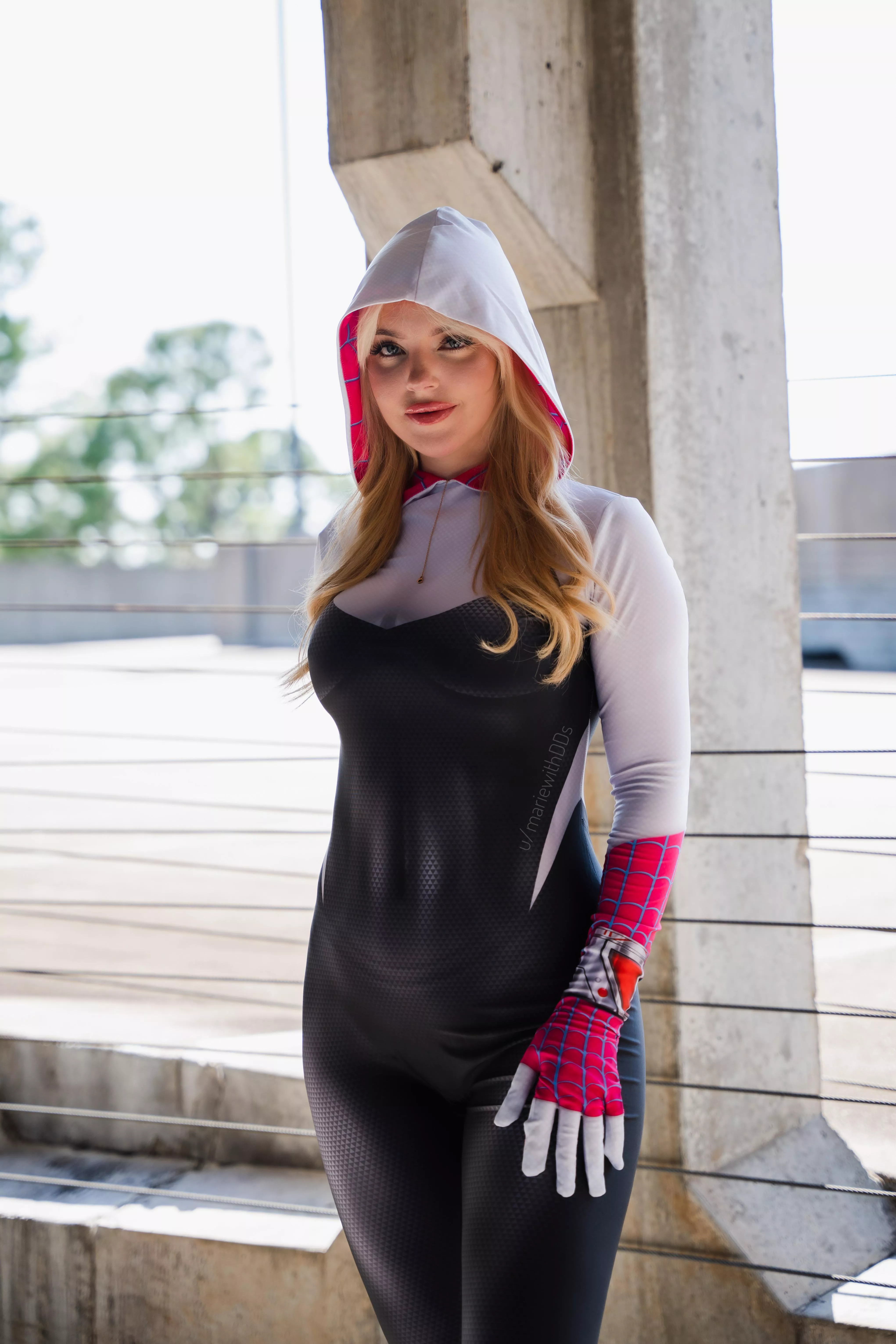 My first time trying to cosplay! :) I chose my favorite character: Gwen.