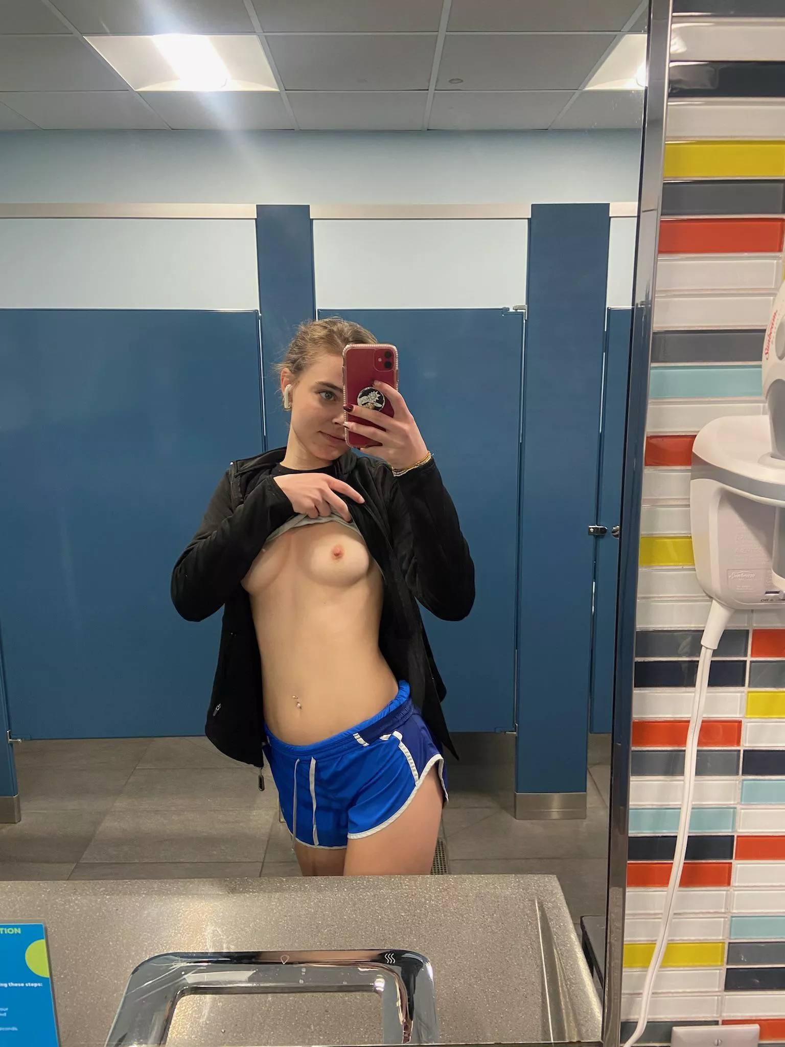 Petite gym slut gone wild 😈