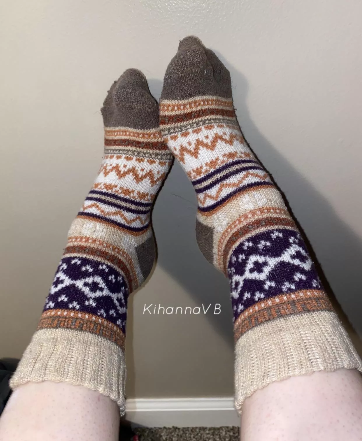 [Selling] cozy socks for sale now! Message me to buy! Go check out my profile and follow me too baby!