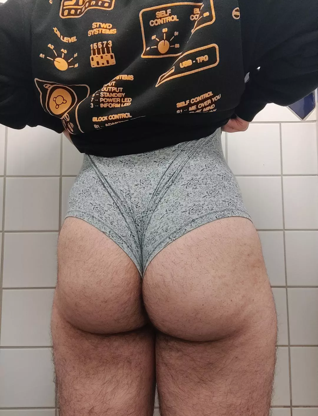 should i shave my fat ass or ðŸ˜©