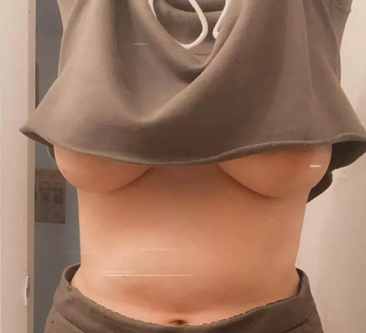 Testing my new crop top hoodie