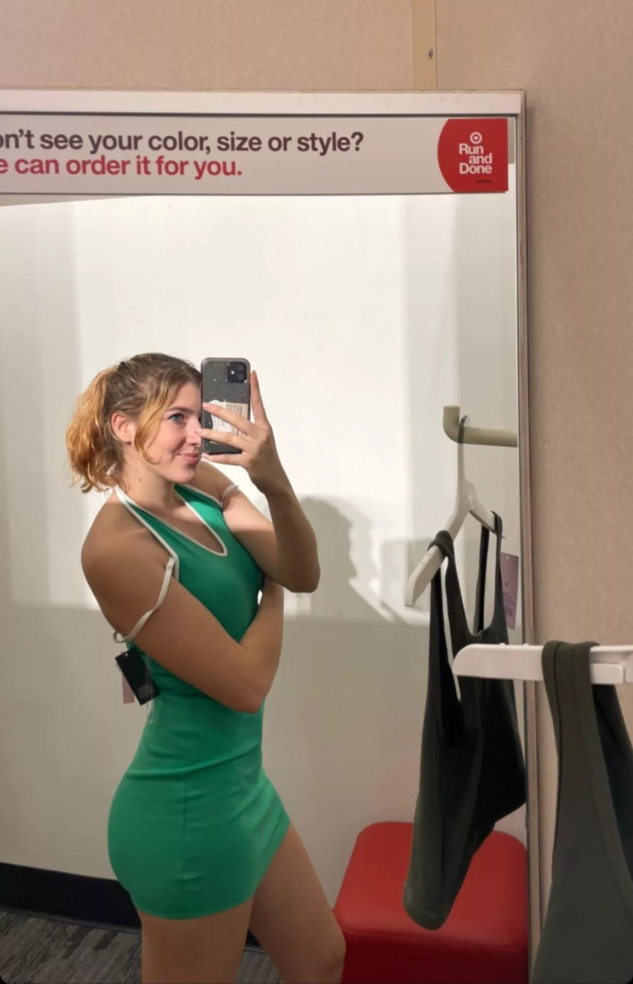 Tight green dressðŸ¥µ