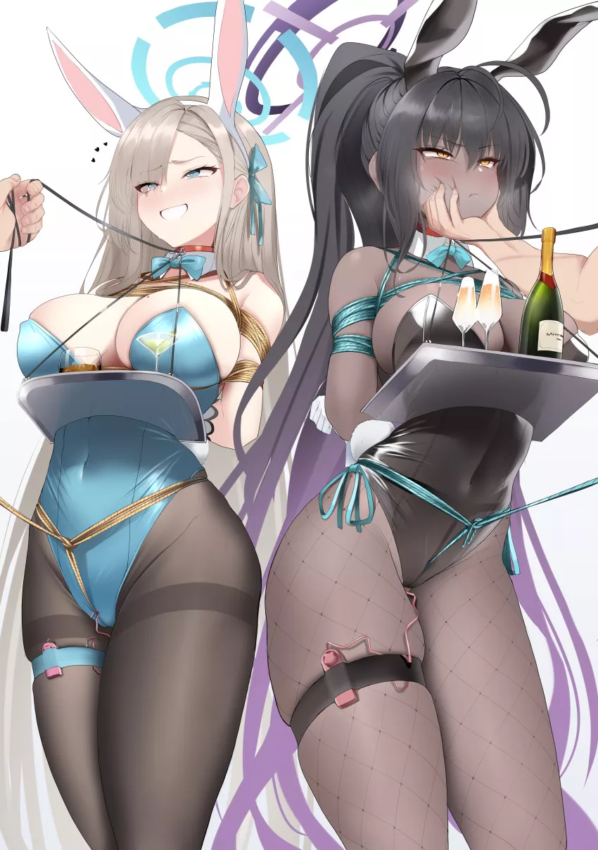 2 good Bunny girls