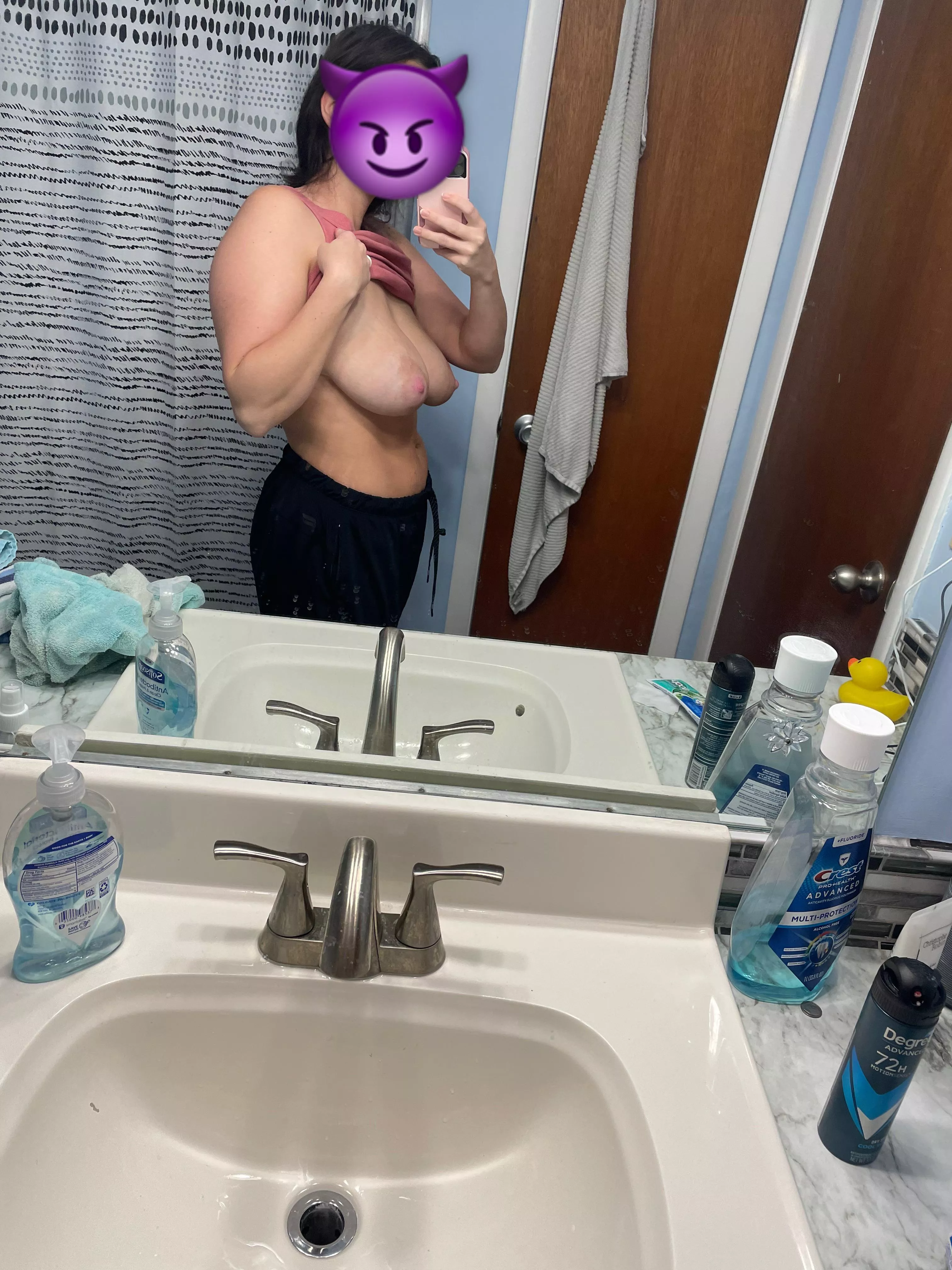 2.5 months postpartum. Rate my mom bod?