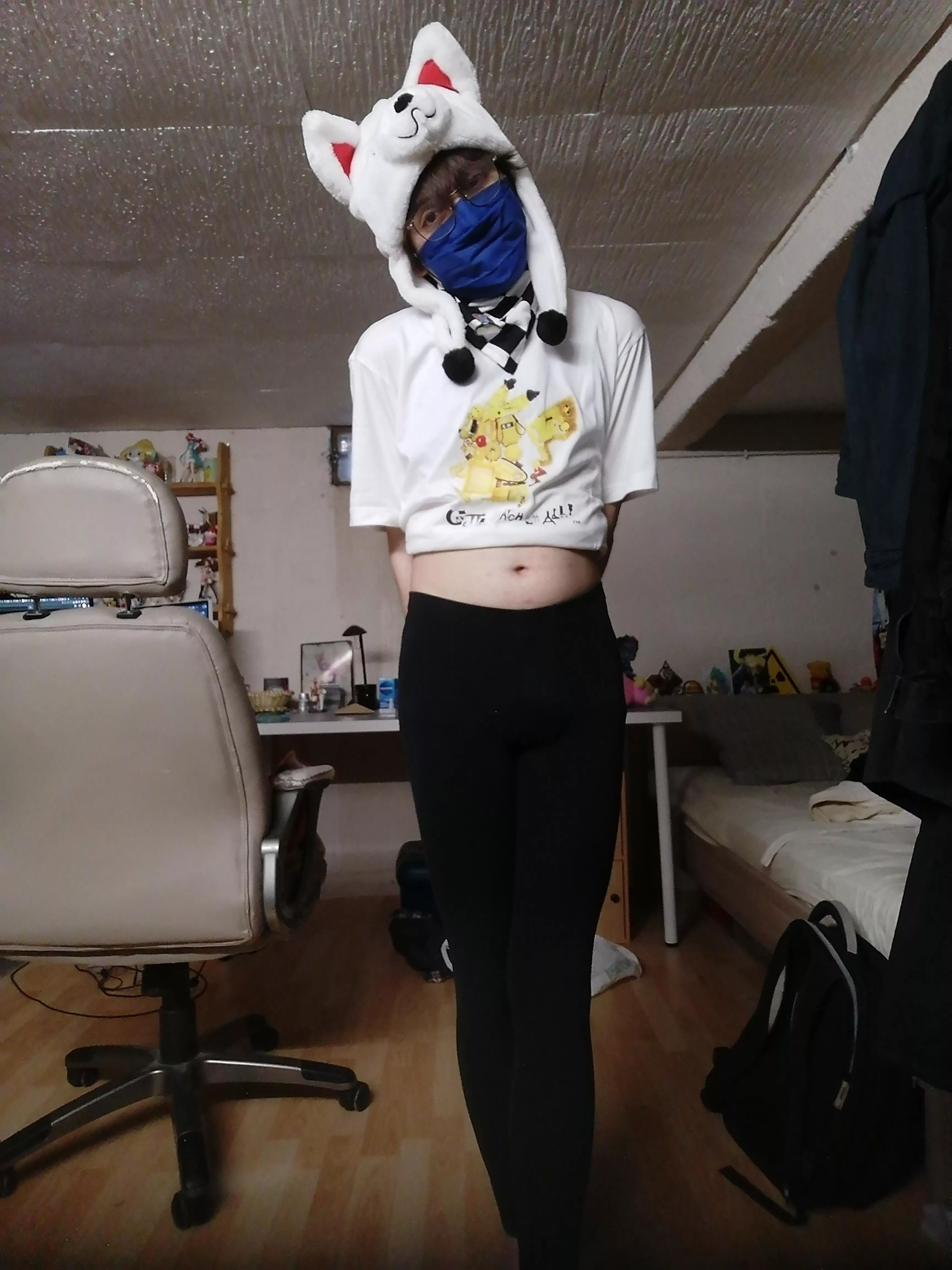 French NB femboy in leggings for Femboy Friday!