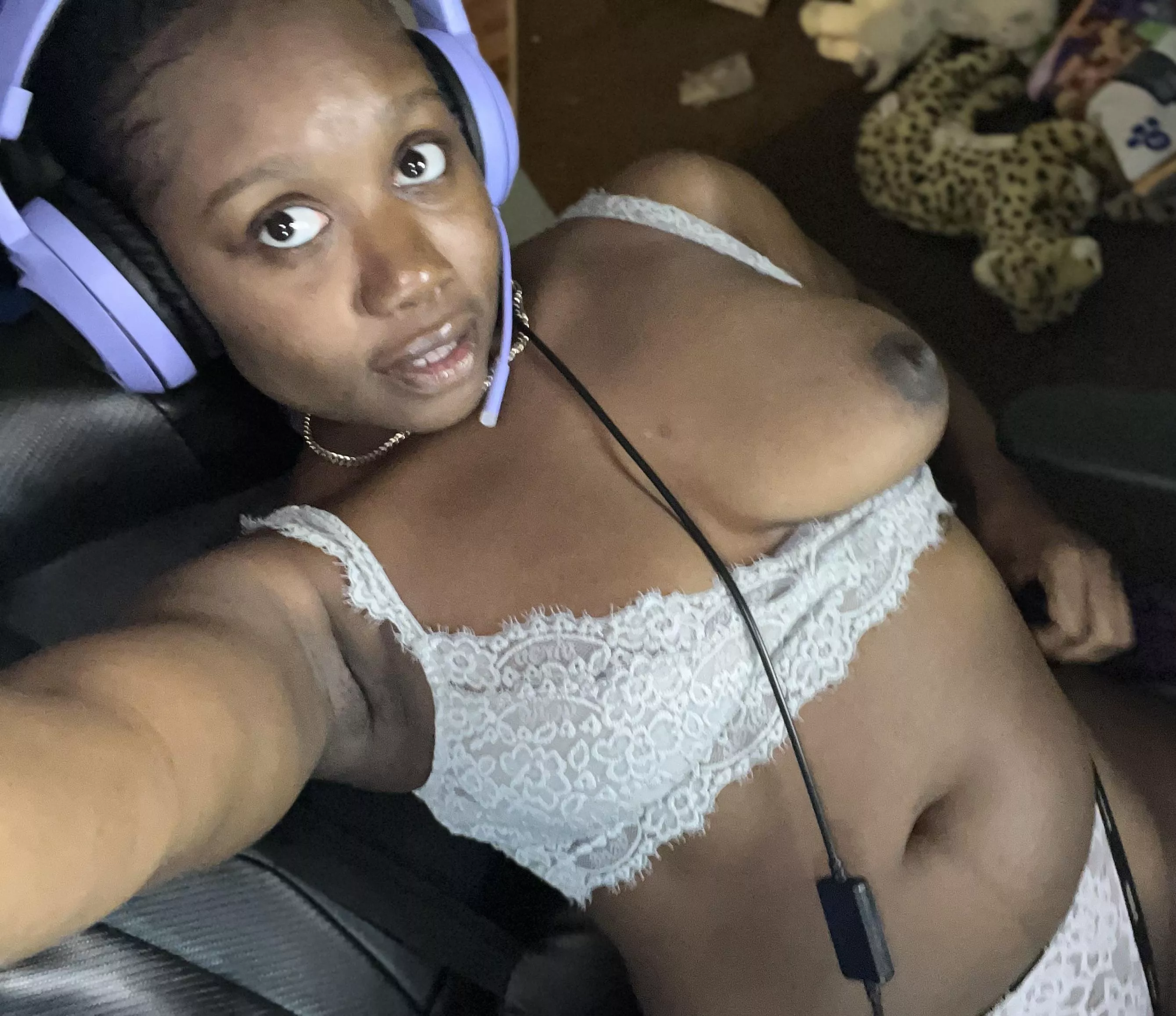 Oh no my tittie came out while gaming ðŸ™ˆðŸ«£