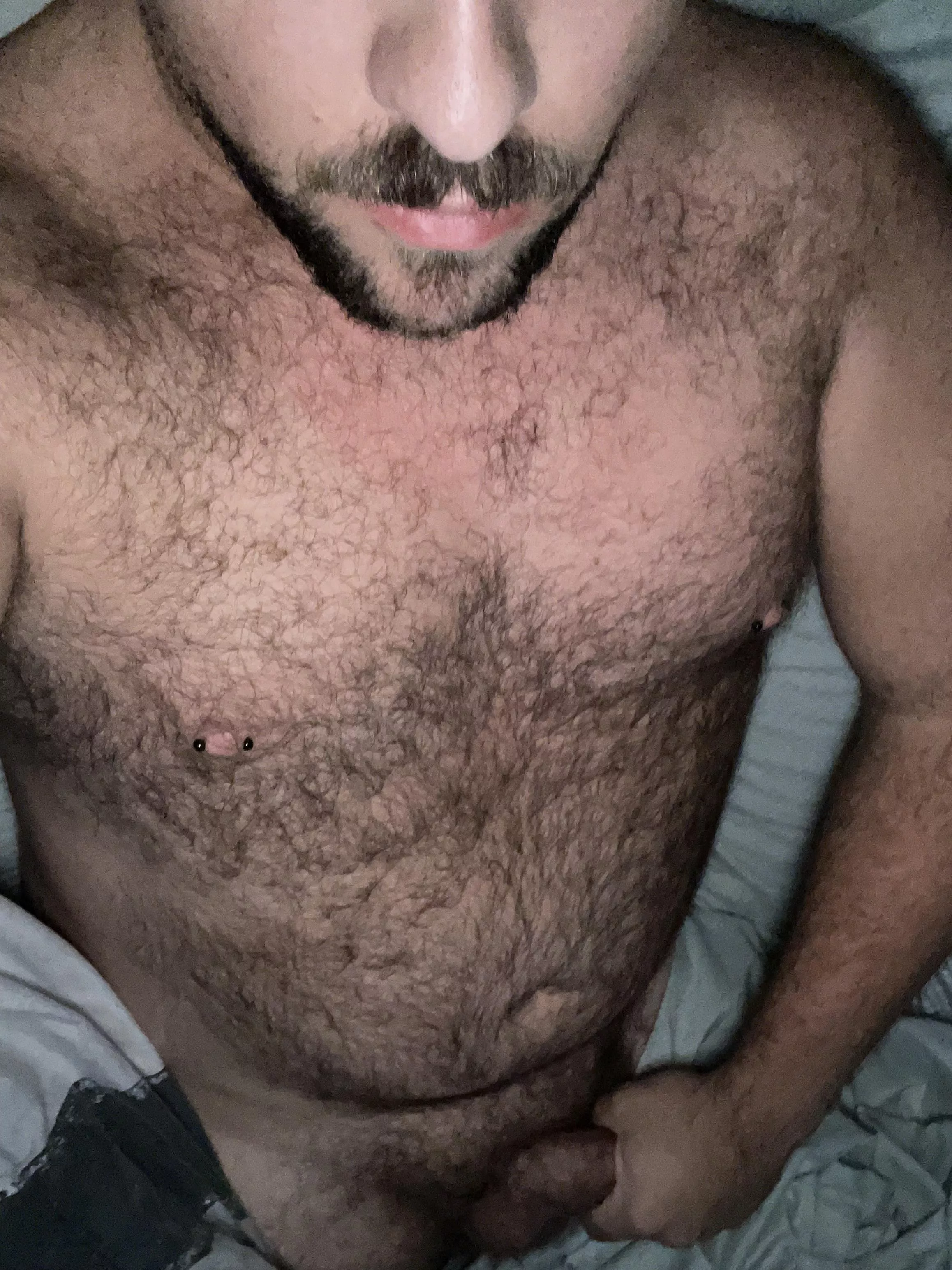 31m let’s hang in bed all day. DMs open. 😉